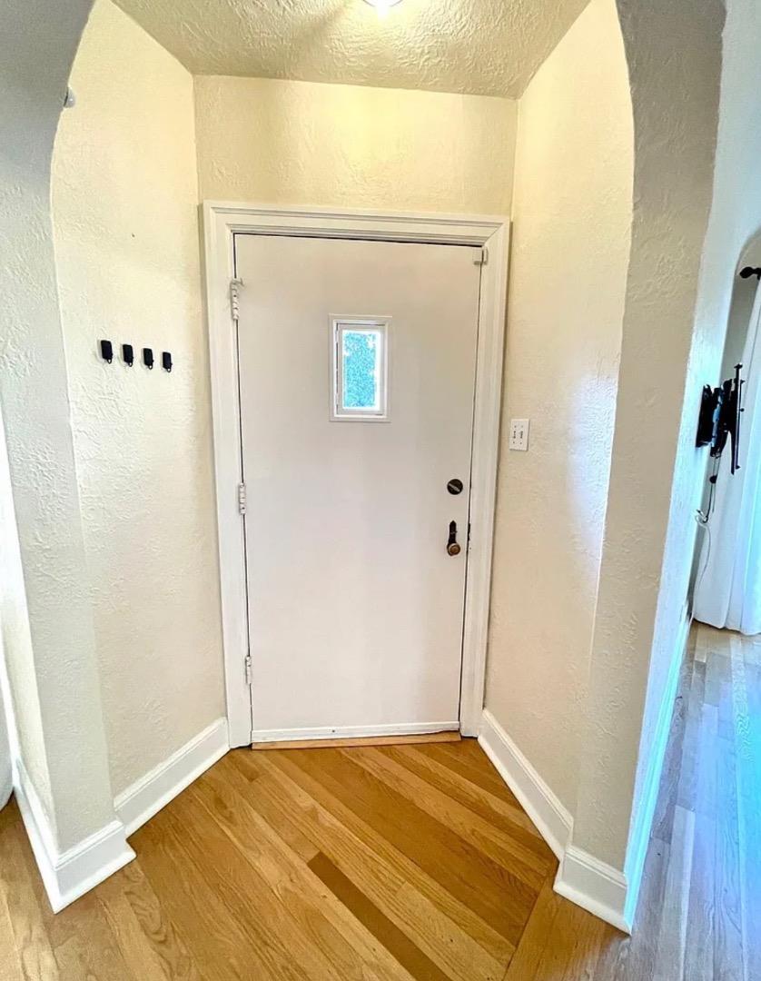 Detail Gallery Image 5 of 40 For 1127 Clark Way, San Jose,  CA 95125 - 3 Beds | 1/1 Baths