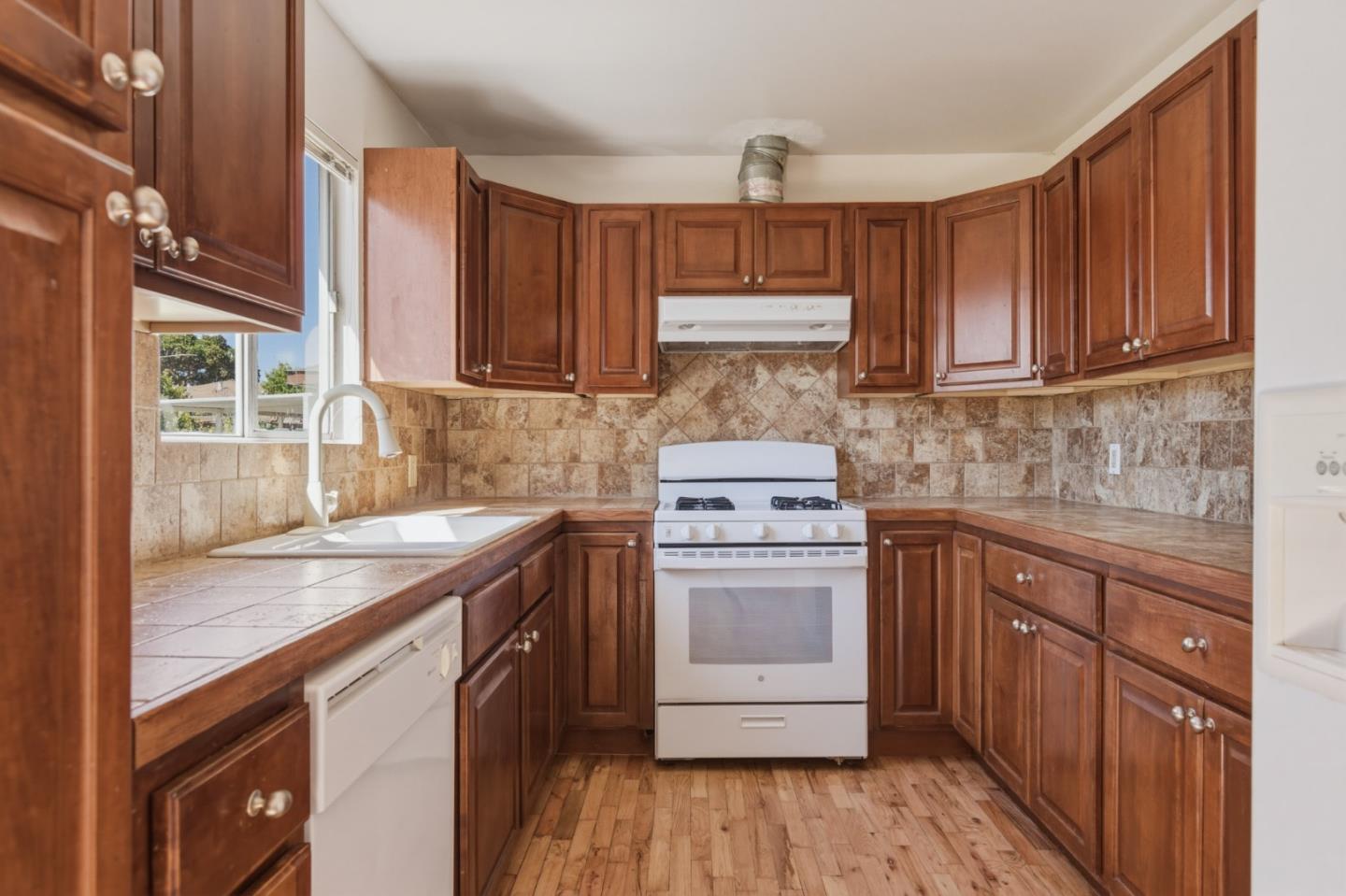 Detail Gallery Image 14 of 24 For 1048 Hamilton Ave, Seaside,  CA 93955 - 3 Beds | 1 Baths