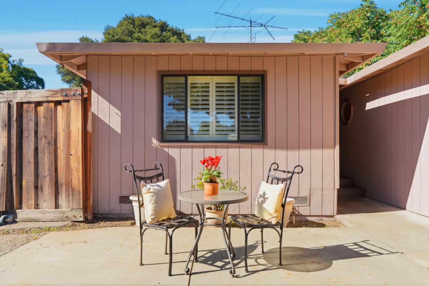 Detail Gallery Image 5 of 58 For 828 Weeks St, East Palo Alto,  CA 94303 - 3 Beds | 2 Baths