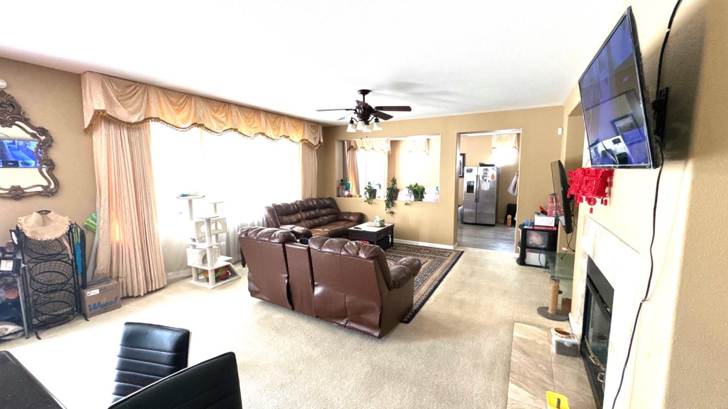 Detail Gallery Image 12 of 37 For 8649 Red Clover Way, Elk Grove,  CA 95624 - 7 Beds | 4 Baths