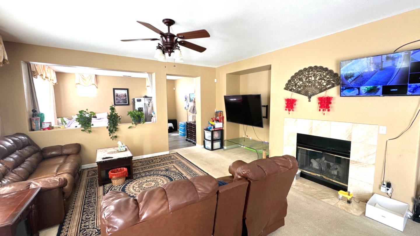 Detail Gallery Image 13 of 37 For 8649 Red Clover Way, Elk Grove,  CA 95624 - 7 Beds | 4 Baths