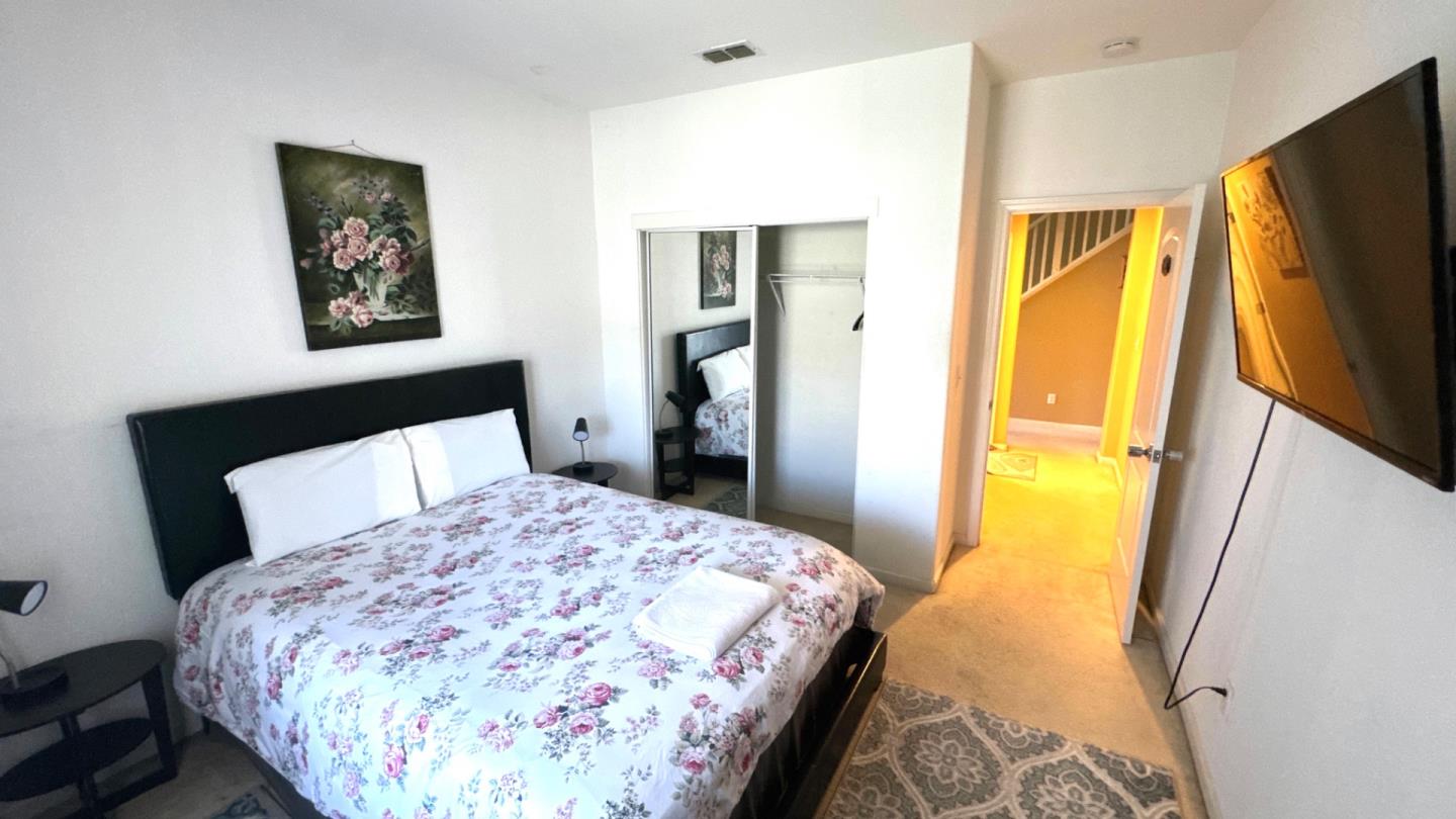 Detail Gallery Image 15 of 37 For 8649 Red Clover Way, Elk Grove,  CA 95624 - 7 Beds | 4 Baths