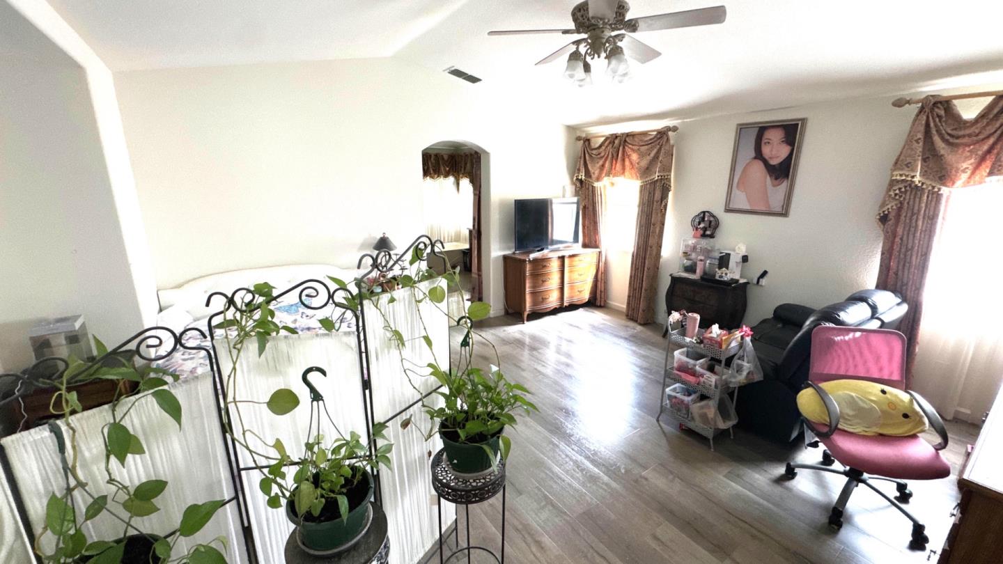 Detail Gallery Image 18 of 37 For 8649 Red Clover Way, Elk Grove,  CA 95624 - 7 Beds | 4 Baths