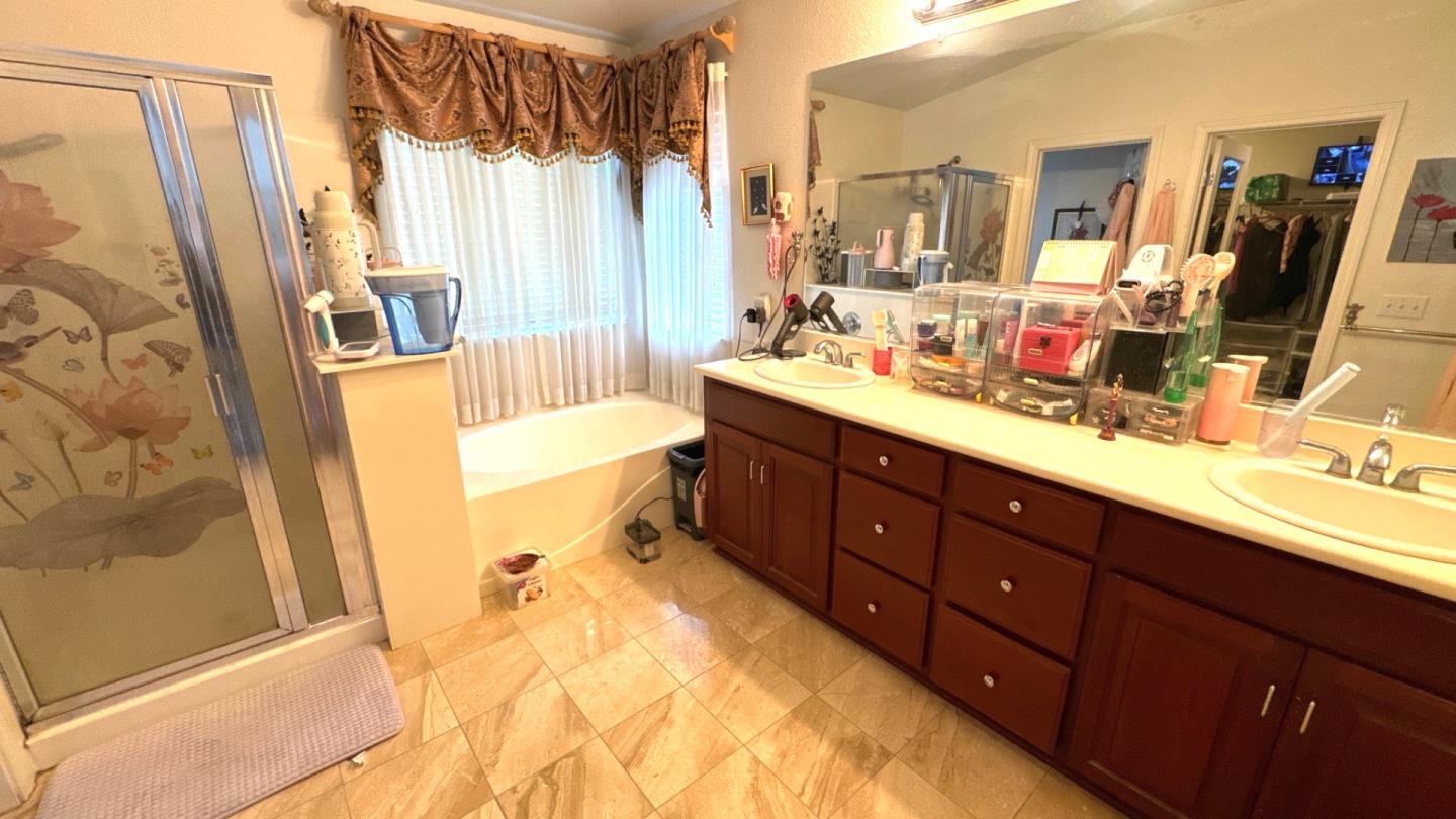 Detail Gallery Image 20 of 37 For 8649 Red Clover Way, Elk Grove,  CA 95624 - 7 Beds | 4 Baths