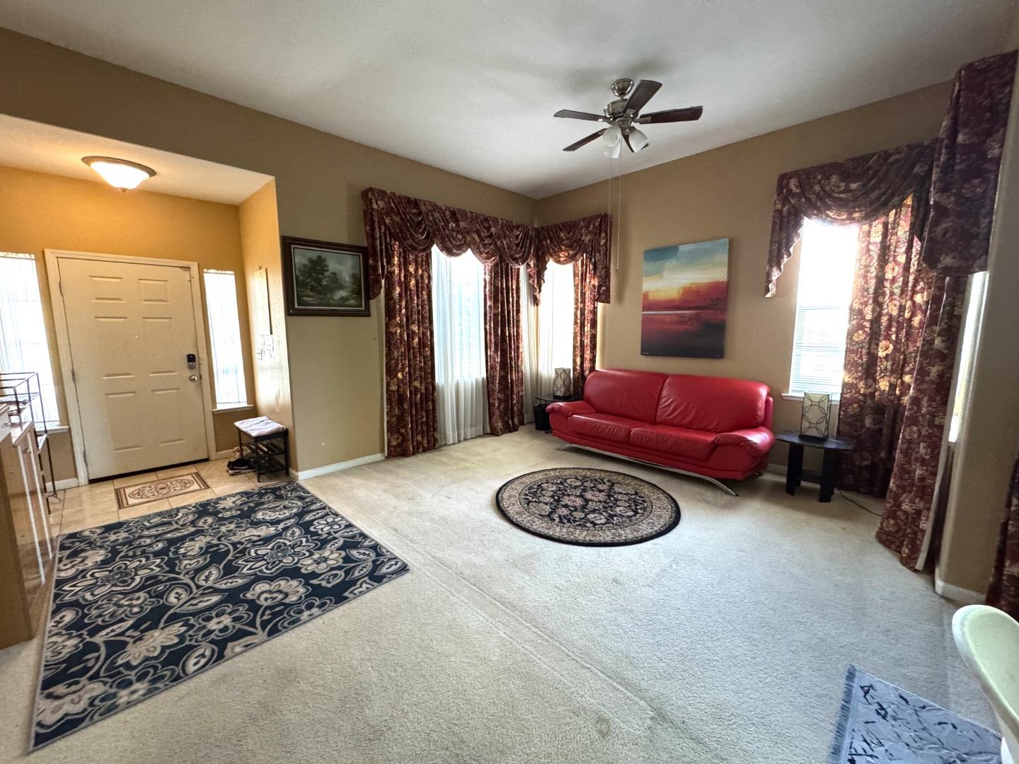 Detail Gallery Image 3 of 37 For 8649 Red Clover Way, Elk Grove,  CA 95624 - 7 Beds | 4 Baths