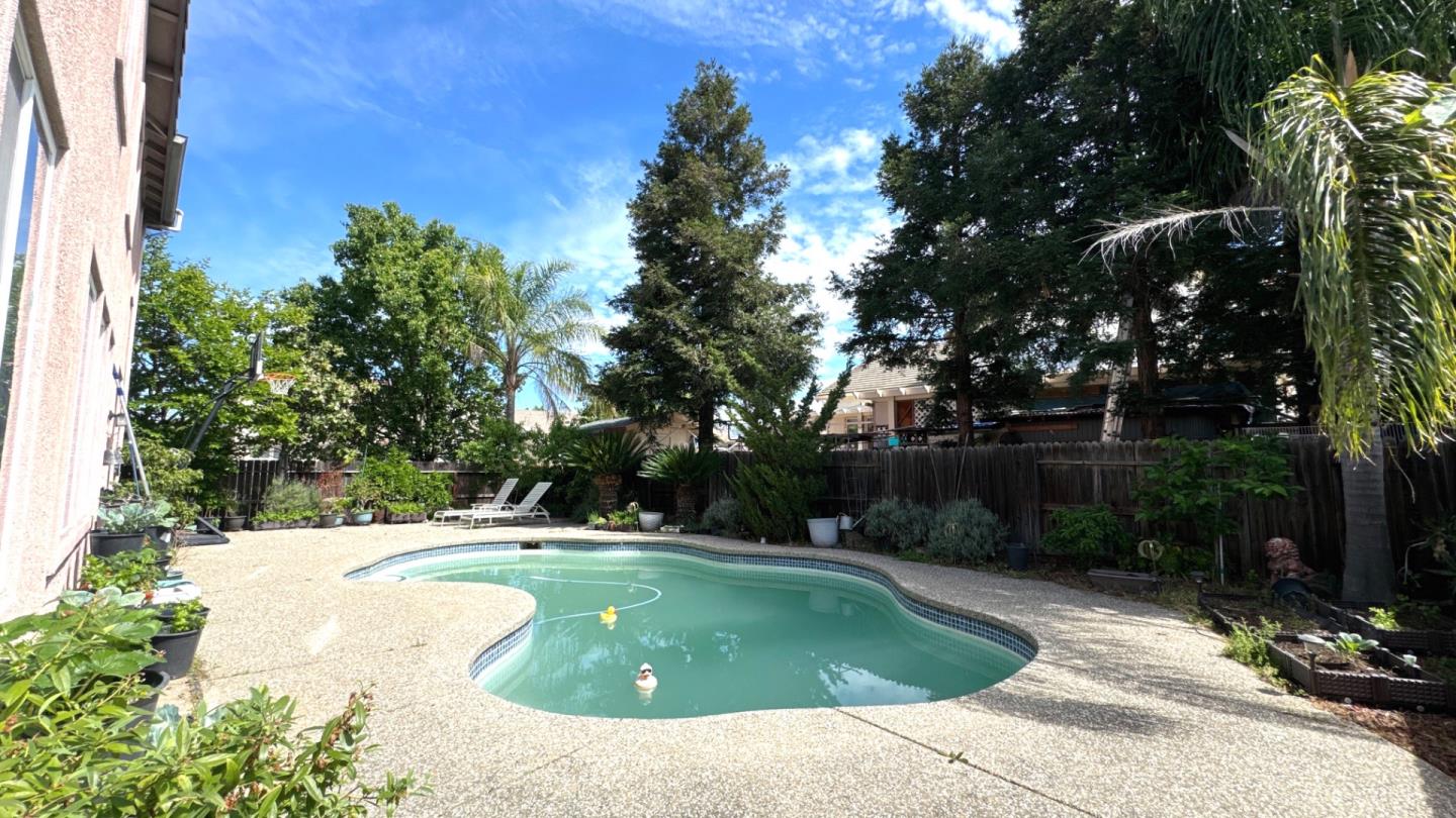 Detail Gallery Image 32 of 37 For 8649 Red Clover Way, Elk Grove,  CA 95624 - 7 Beds | 4 Baths