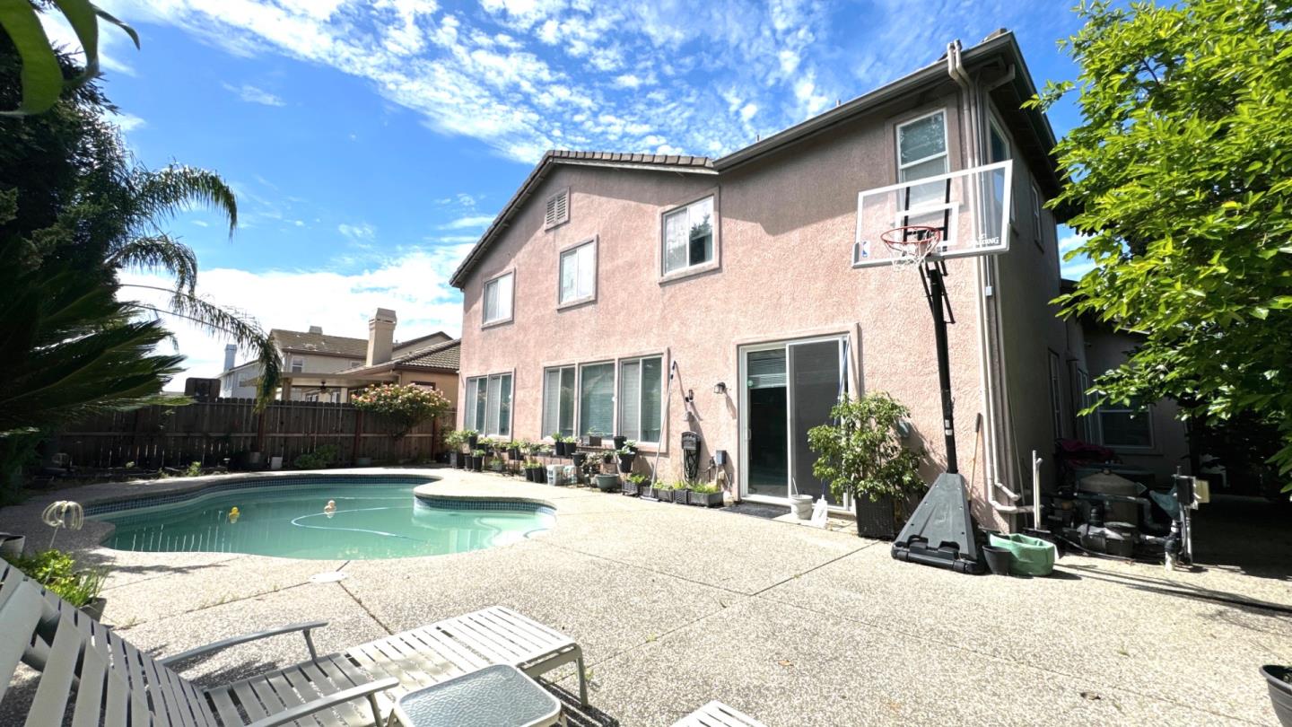 Detail Gallery Image 33 of 37 For 8649 Red Clover Way, Elk Grove,  CA 95624 - 7 Beds | 4 Baths