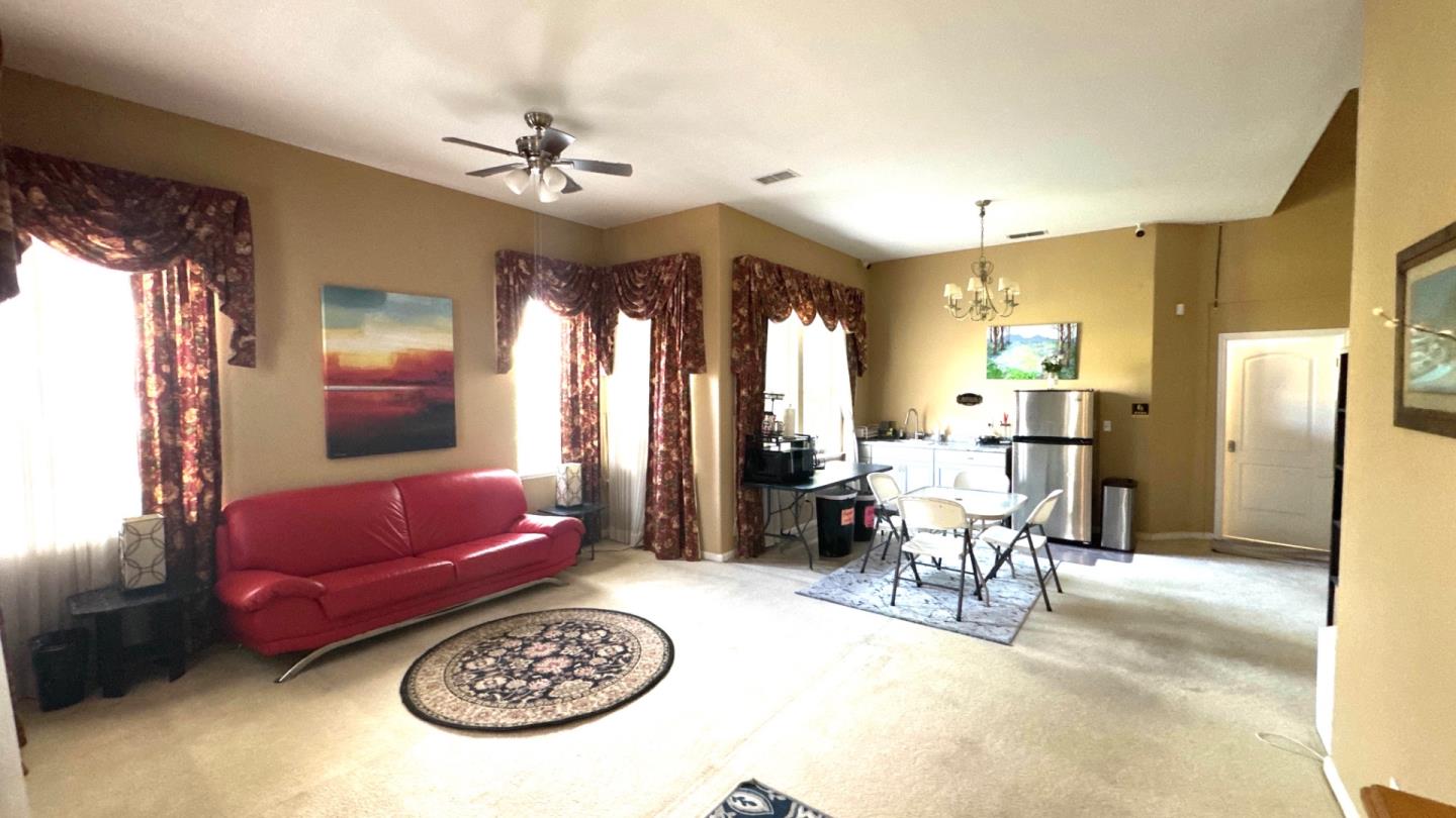 Detail Gallery Image 4 of 37 For 8649 Red Clover Way, Elk Grove,  CA 95624 - 7 Beds | 4 Baths