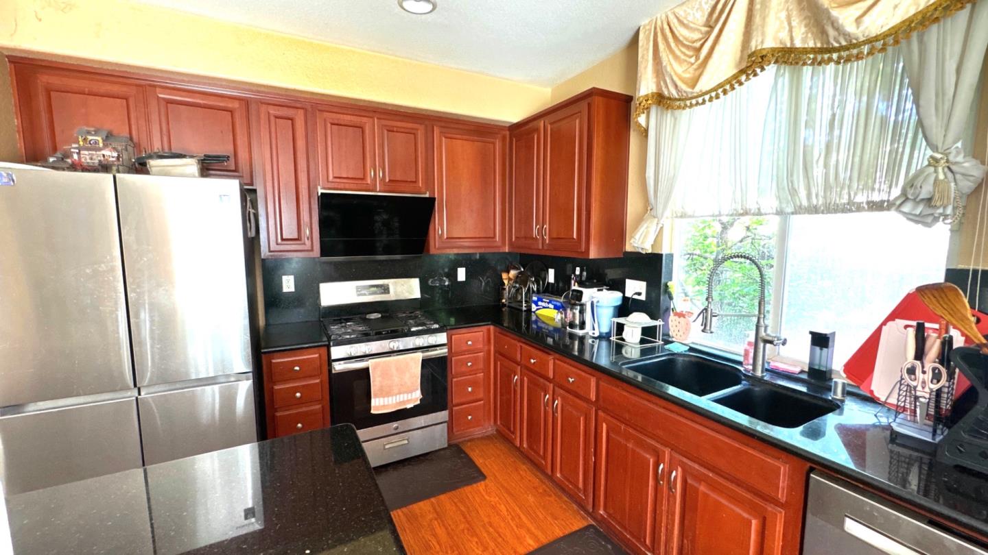 Detail Gallery Image 9 of 37 For 8649 Red Clover Way, Elk Grove,  CA 95624 - 7 Beds | 4 Baths