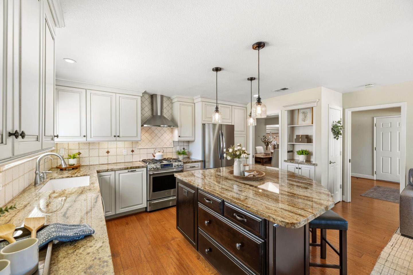 Detail Gallery Image 10 of 37 For 711 Chatsworth Pl, San Jose,  CA 95128 - 4 Beds | 2 Baths