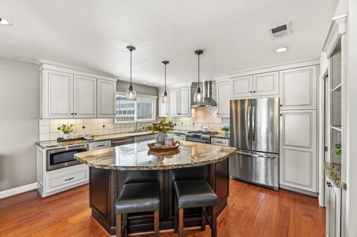 Detail Gallery Image 12 of 37 For 711 Chatsworth Pl, San Jose,  CA 95128 - 4 Beds | 2 Baths