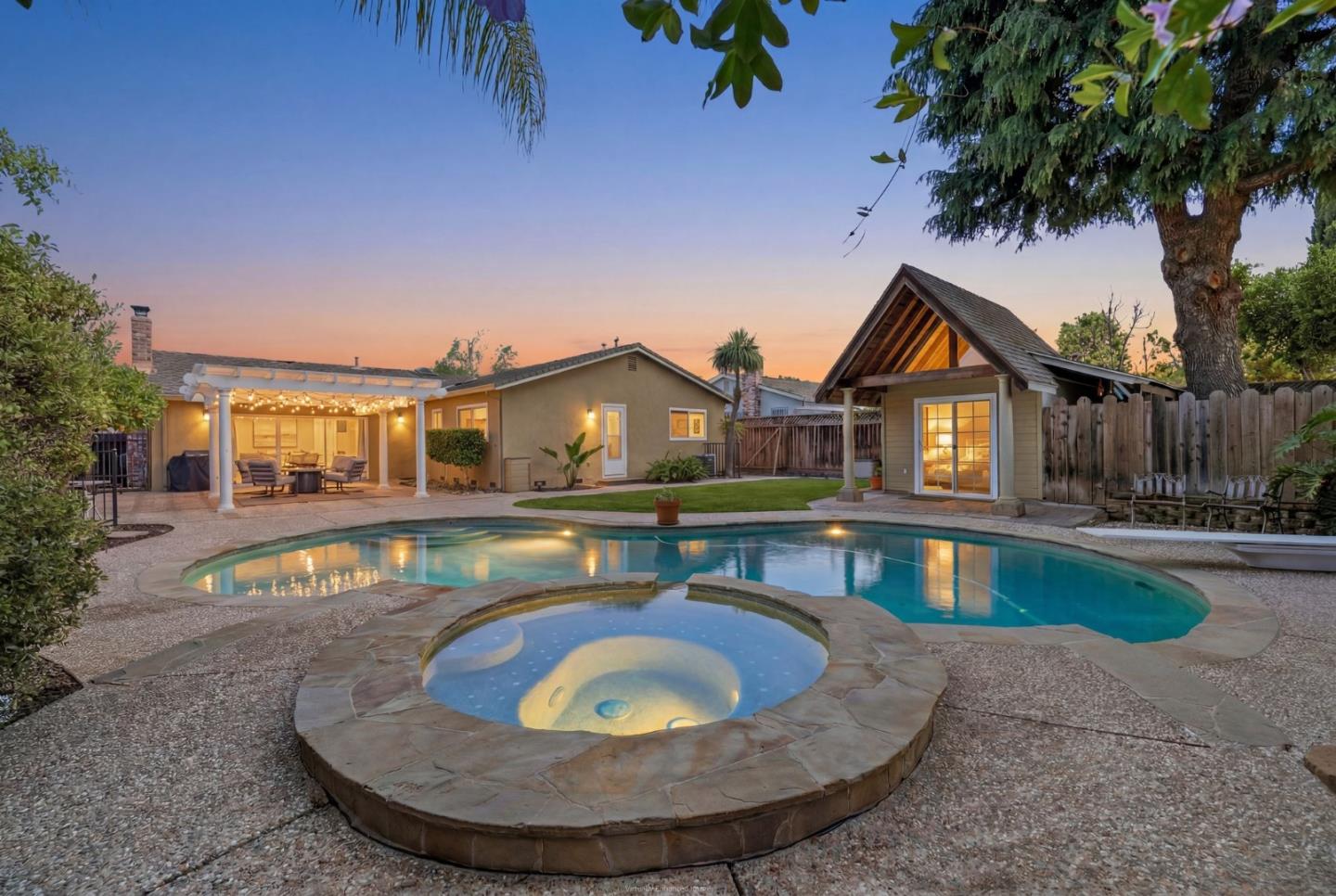 Detail Gallery Image 2 of 37 For 711 Chatsworth Pl, San Jose,  CA 95128 - 4 Beds | 2 Baths