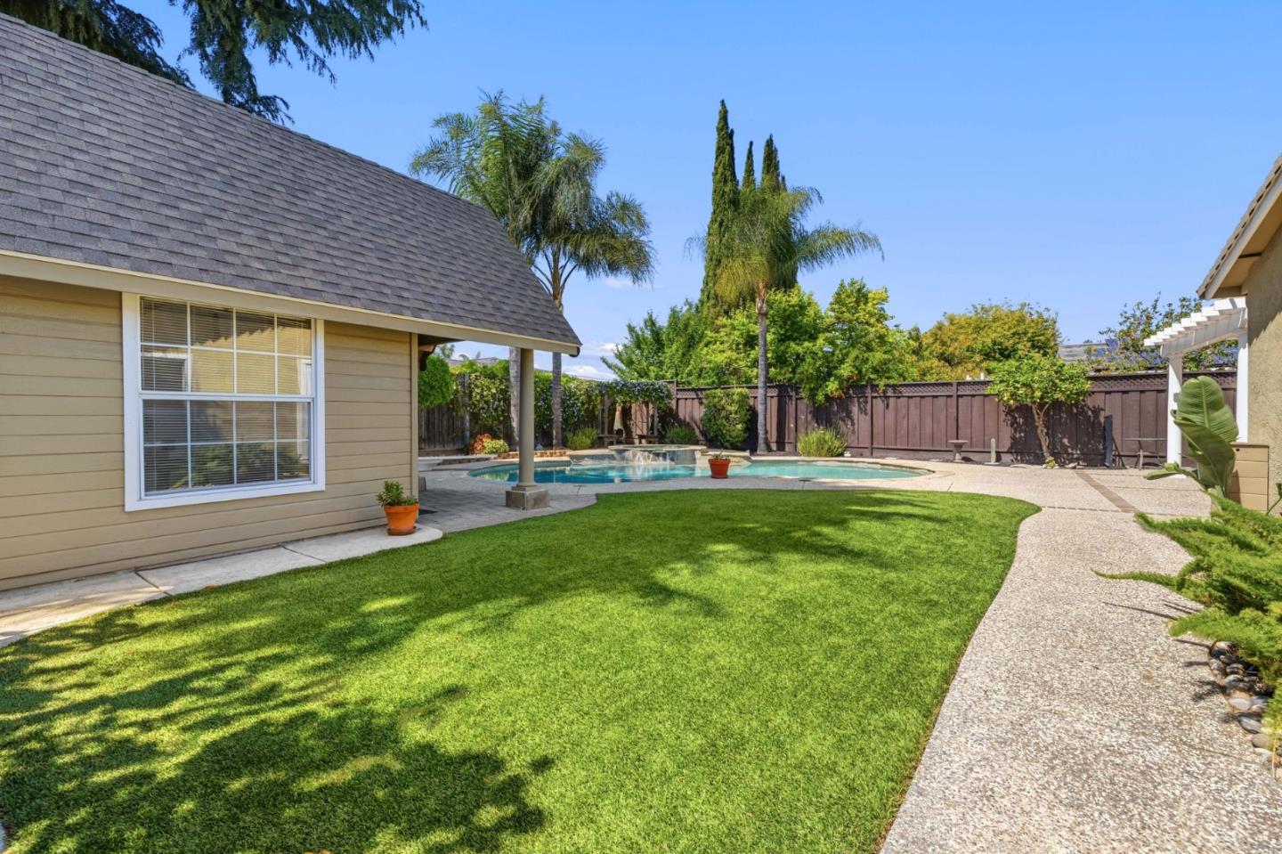 Detail Gallery Image 32 of 37 For 711 Chatsworth Pl, San Jose,  CA 95128 - 4 Beds | 2 Baths