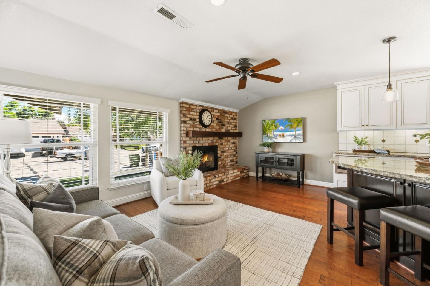 Detail Gallery Image 7 of 37 For 711 Chatsworth Pl, San Jose,  CA 95128 - 4 Beds | 2 Baths