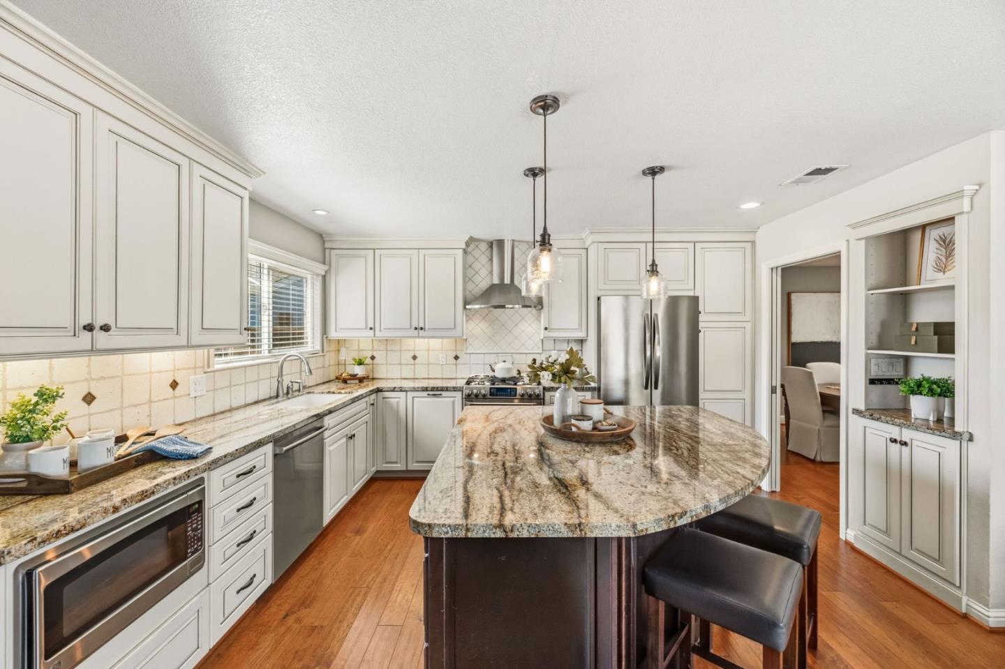 Detail Gallery Image 9 of 37 For 711 Chatsworth Pl, San Jose,  CA 95128 - 4 Beds | 2 Baths