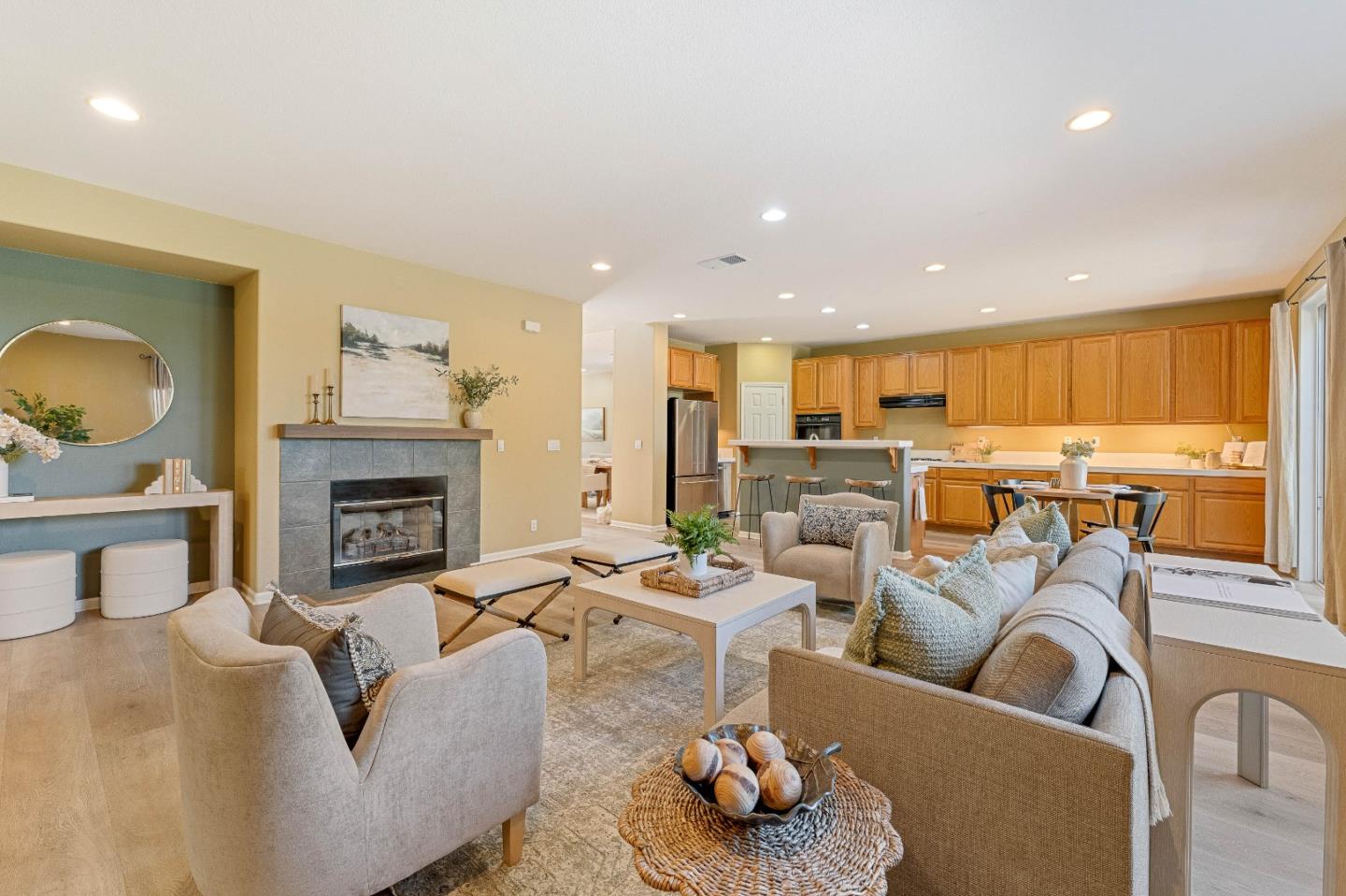 Detail Gallery Image 10 of 40 For 4460 Peninsula Point Dr, Seaside,  CA 93955 - 4 Beds | 2/1 Baths