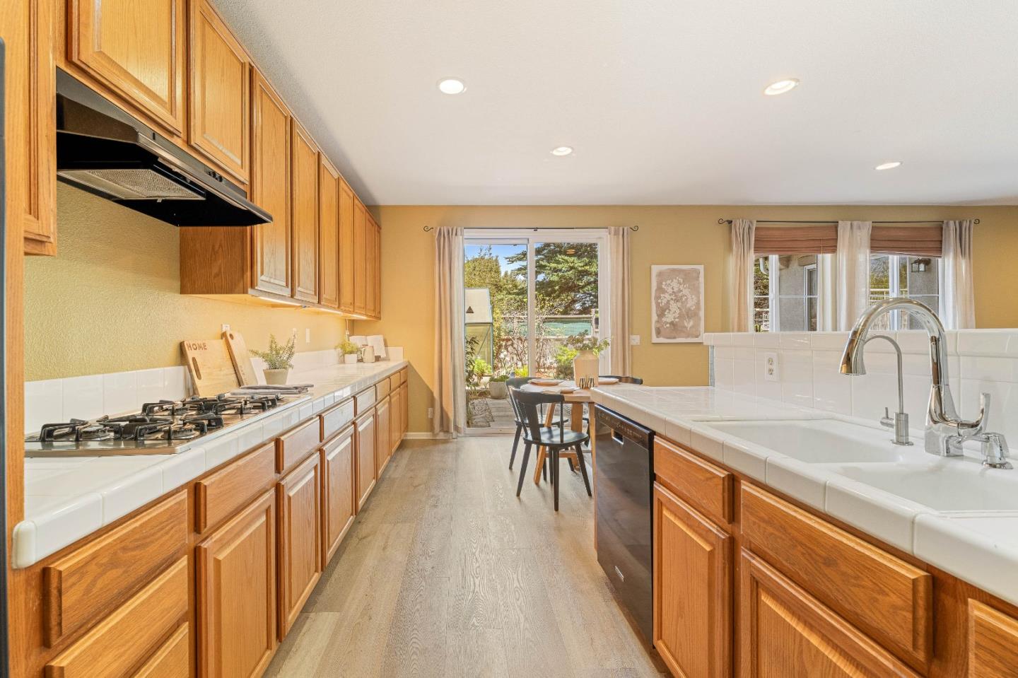 Detail Gallery Image 12 of 40 For 4460 Peninsula Point Dr, Seaside,  CA 93955 - 4 Beds | 2/1 Baths