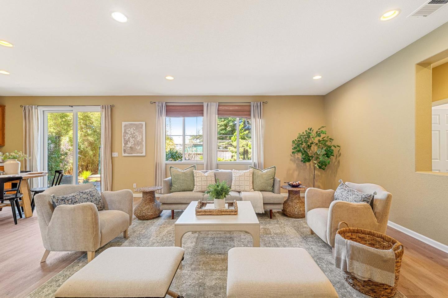 Detail Gallery Image 15 of 40 For 4460 Peninsula Point Dr, Seaside,  CA 93955 - 4 Beds | 2/1 Baths