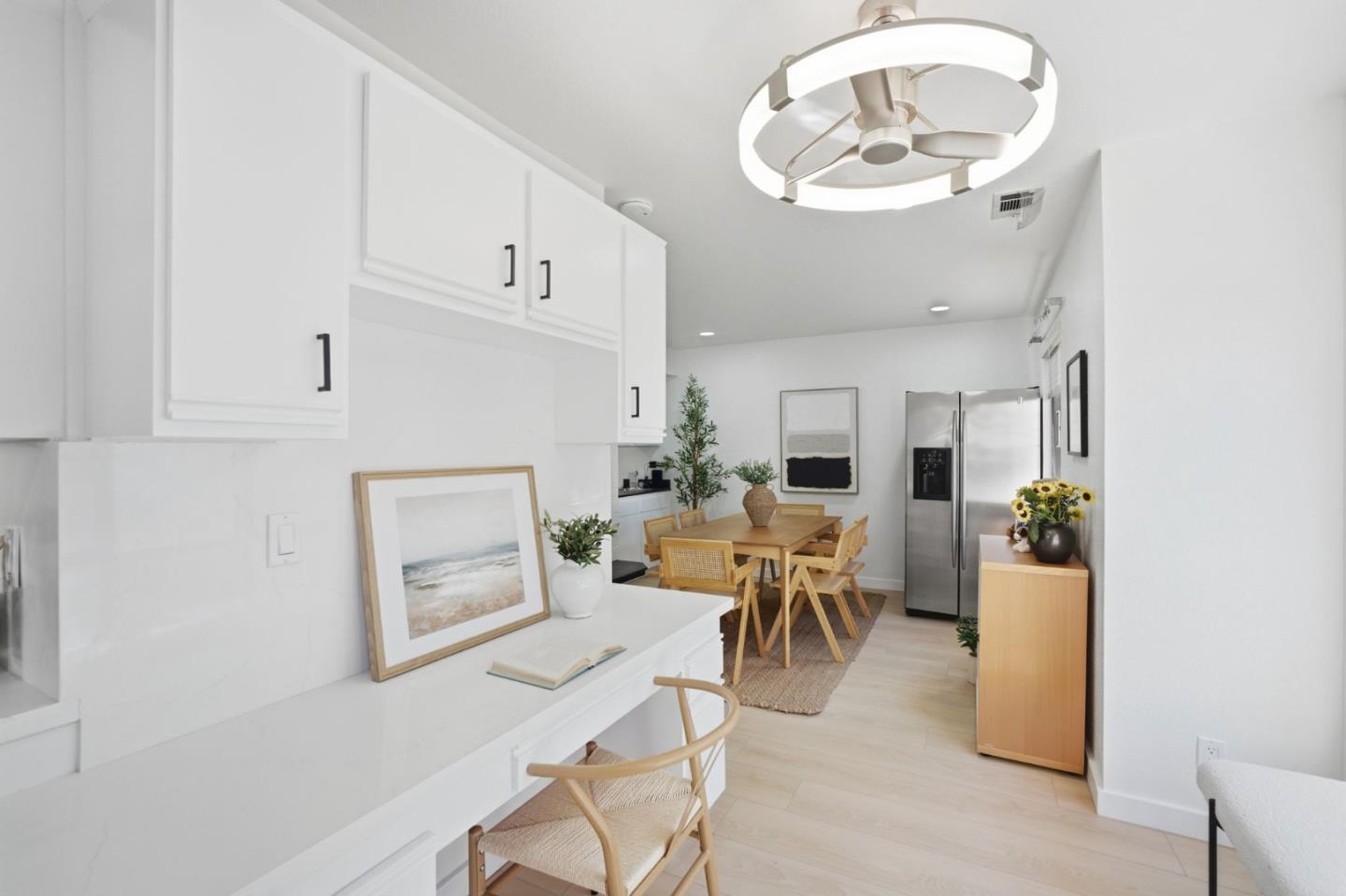 Detail Gallery Image 13 of 38 For 2411 Carlmont Dr #110,  Belmont,  CA 94002 - 3 Beds | 2/1 Baths