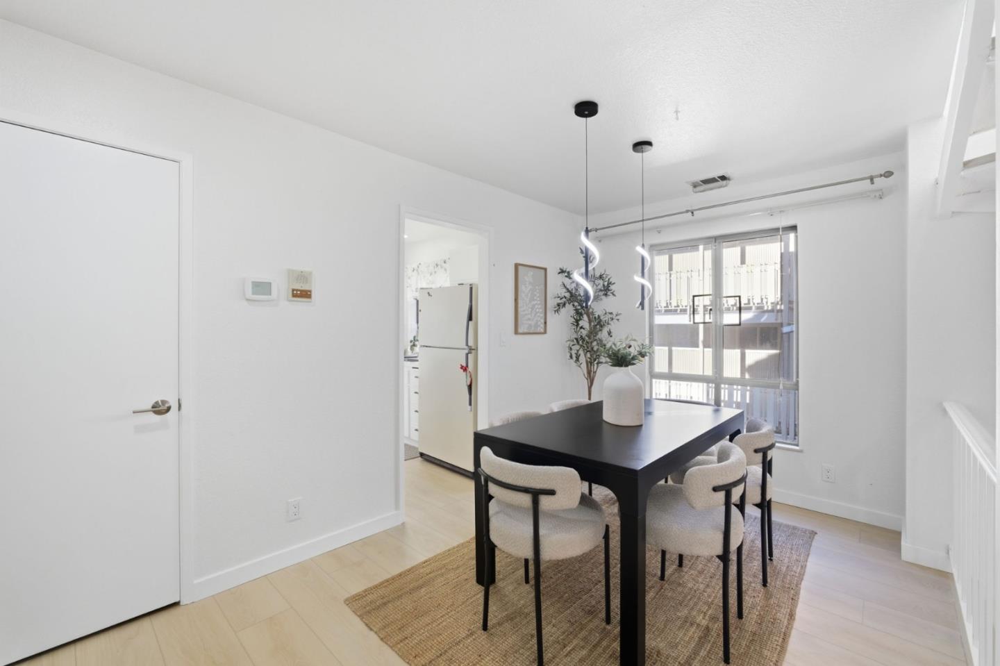 Detail Gallery Image 17 of 38 For 2411 Carlmont Dr #110,  Belmont,  CA 94002 - 3 Beds | 2/1 Baths