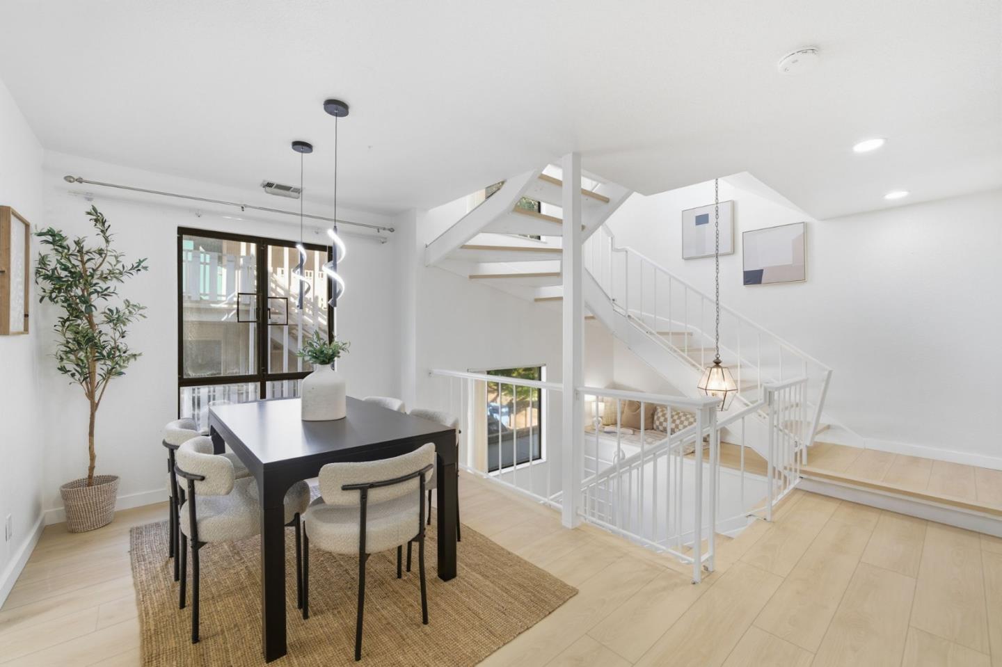 Detail Gallery Image 18 of 38 For 2411 Carlmont Dr #110,  Belmont,  CA 94002 - 3 Beds | 2/1 Baths