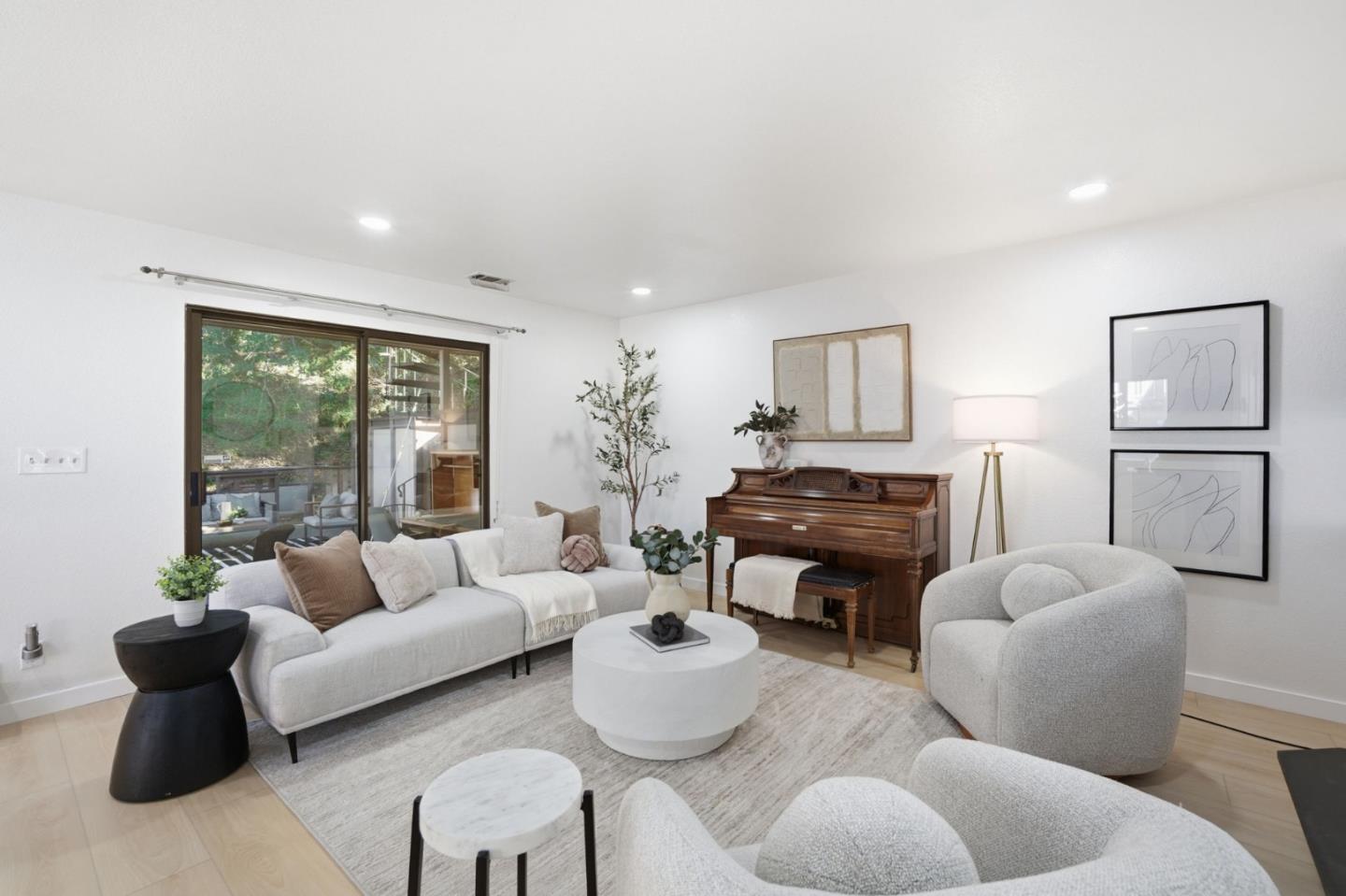 Detail Gallery Image 2 of 38 For 2411 Carlmont Dr #110,  Belmont,  CA 94002 - 3 Beds | 2/1 Baths