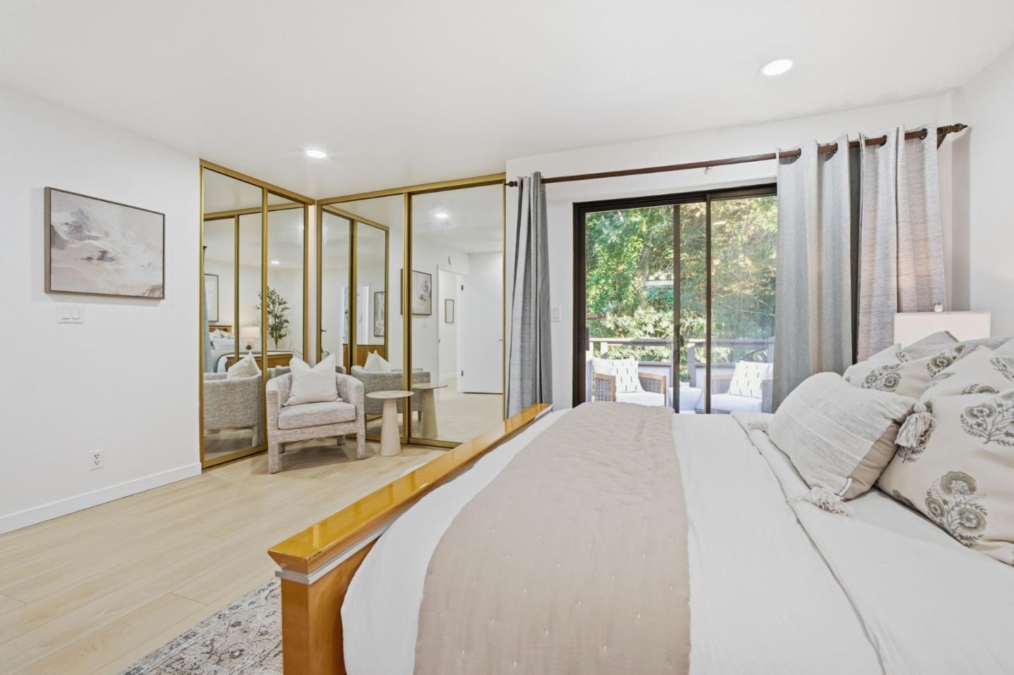 Detail Gallery Image 20 of 38 For 2411 Carlmont Dr #110,  Belmont,  CA 94002 - 3 Beds | 2/1 Baths