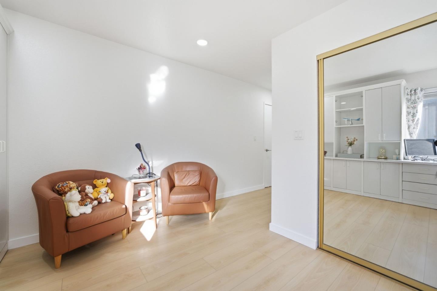 Detail Gallery Image 22 of 38 For 2411 Carlmont Dr #110,  Belmont,  CA 94002 - 3 Beds | 2/1 Baths