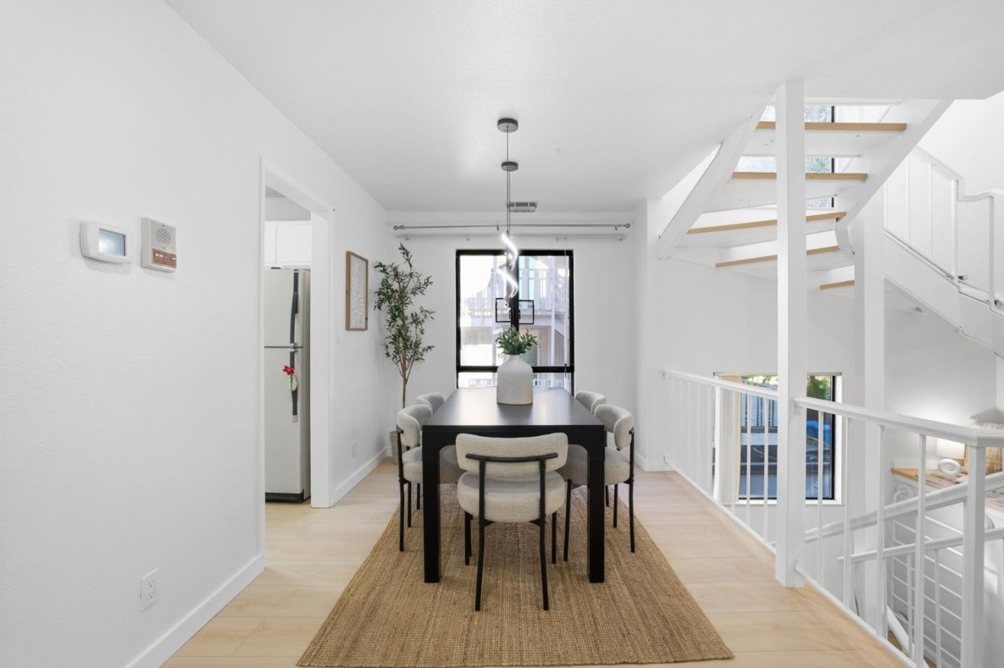 Detail Gallery Image 24 of 38 For 2411 Carlmont Dr #110,  Belmont,  CA 94002 - 3 Beds | 2/1 Baths