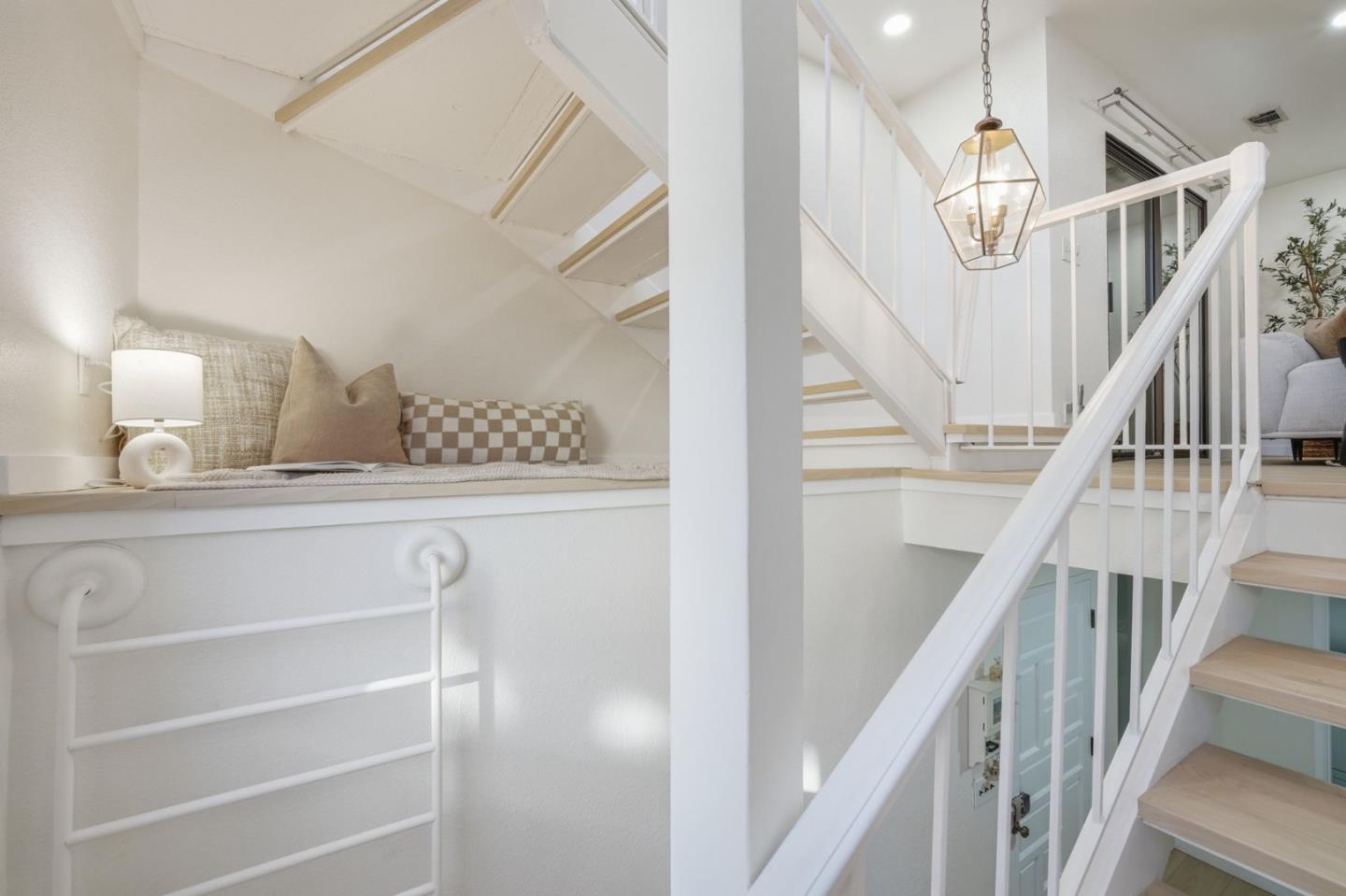 Detail Gallery Image 25 of 38 For 2411 Carlmont Dr #110,  Belmont,  CA 94002 - 3 Beds | 2/1 Baths