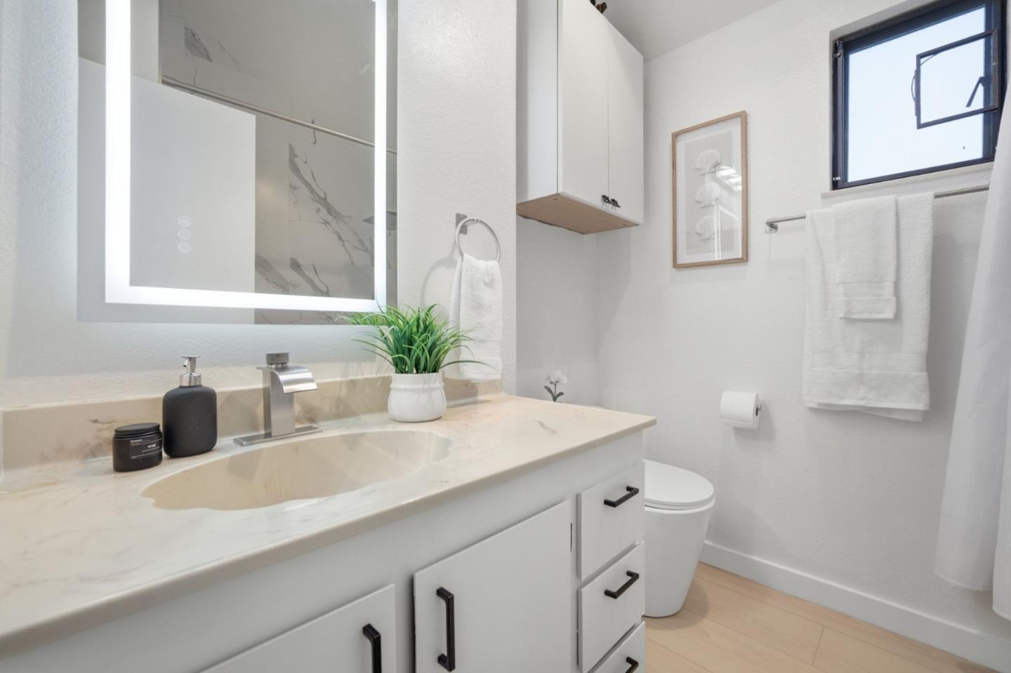 Detail Gallery Image 27 of 38 For 2411 Carlmont Dr #110,  Belmont,  CA 94002 - 3 Beds | 2/1 Baths