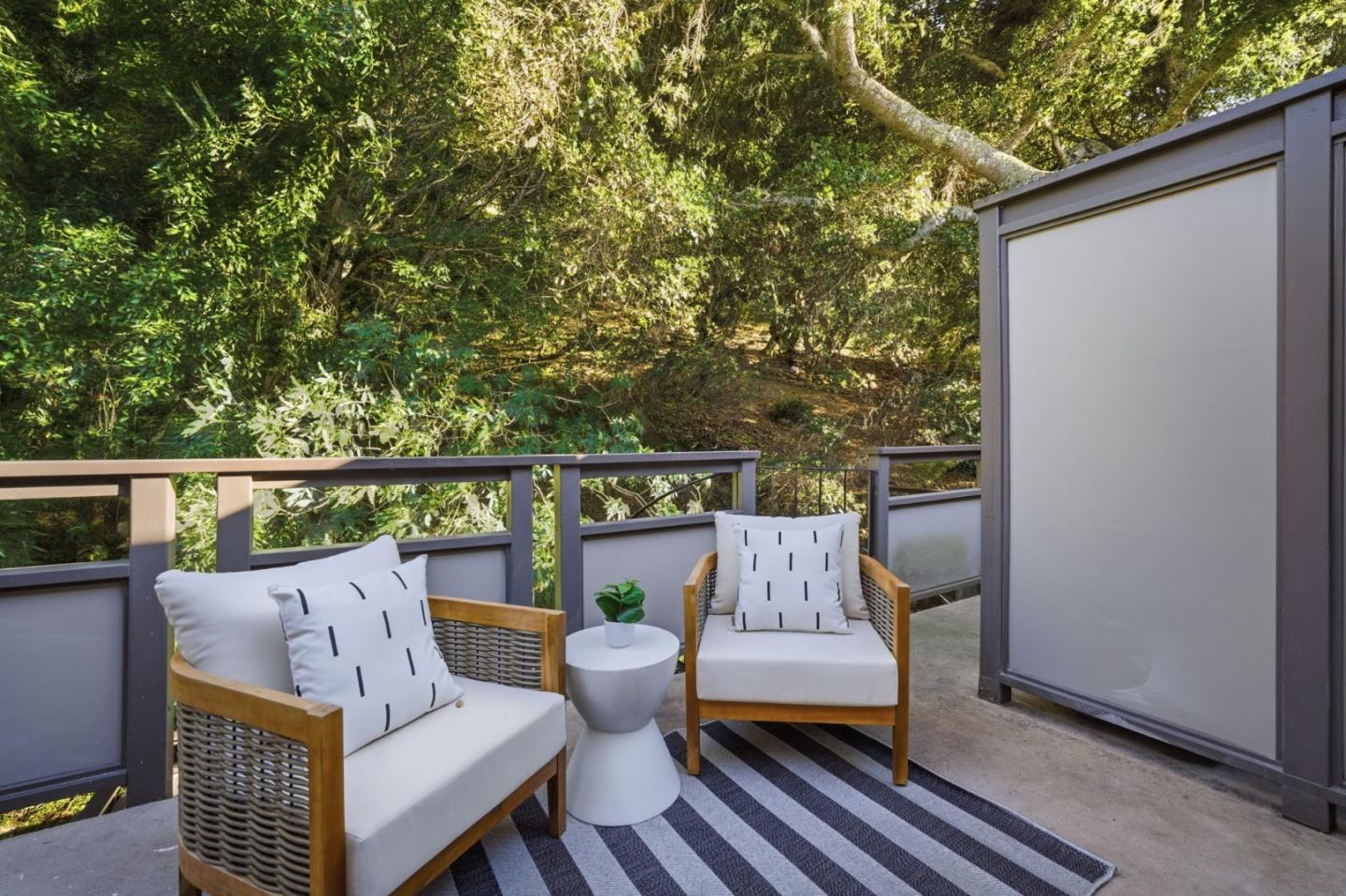 Detail Gallery Image 28 of 38 For 2411 Carlmont Dr #110,  Belmont,  CA 94002 - 3 Beds | 2/1 Baths