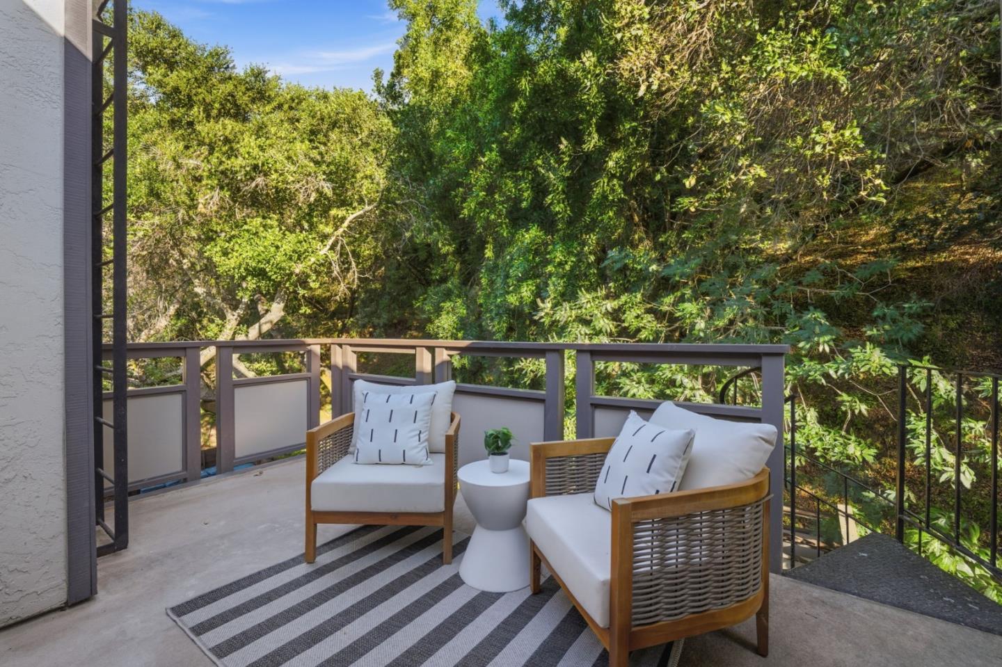 Detail Gallery Image 29 of 38 For 2411 Carlmont Dr #110,  Belmont,  CA 94002 - 3 Beds | 2/1 Baths