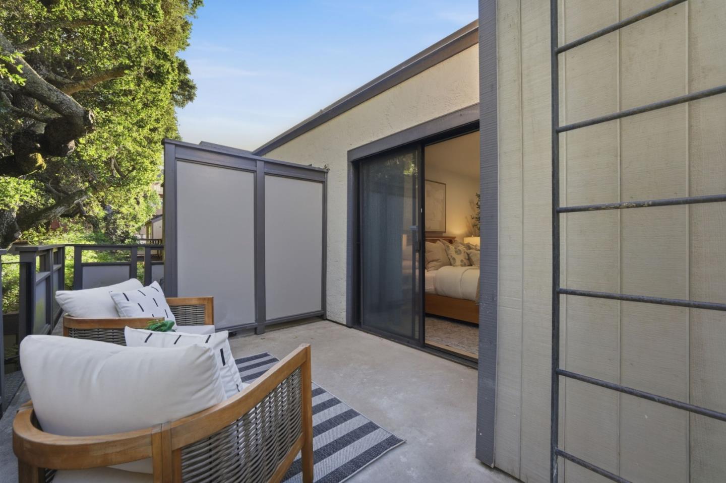 Detail Gallery Image 30 of 38 For 2411 Carlmont Dr #110,  Belmont,  CA 94002 - 3 Beds | 2/1 Baths