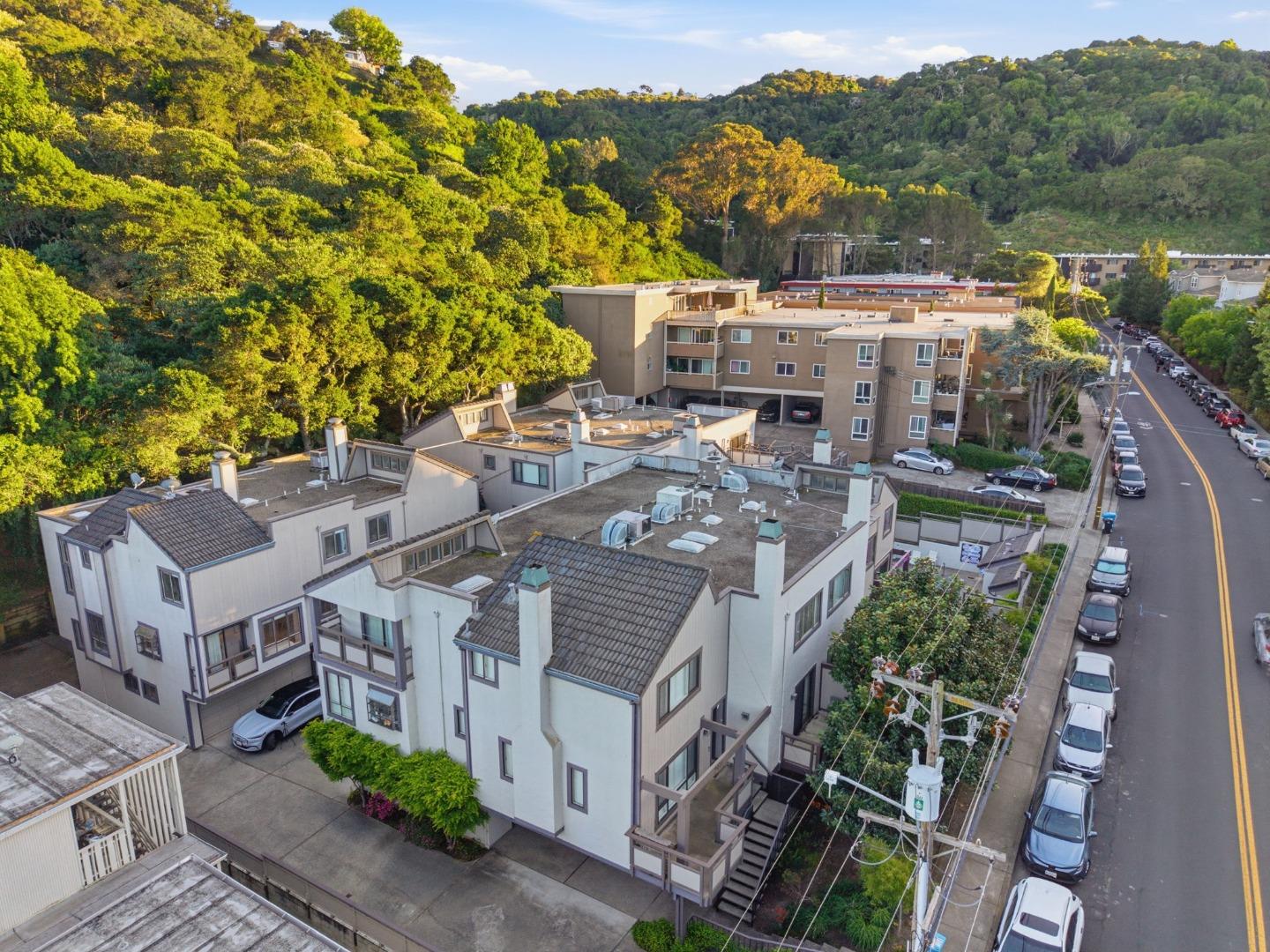 Detail Gallery Image 33 of 38 For 2411 Carlmont Dr #110,  Belmont,  CA 94002 - 3 Beds | 2/1 Baths