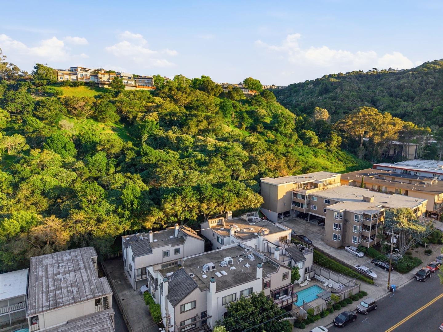 Detail Gallery Image 35 of 38 For 2411 Carlmont Dr #110,  Belmont,  CA 94002 - 3 Beds | 2/1 Baths