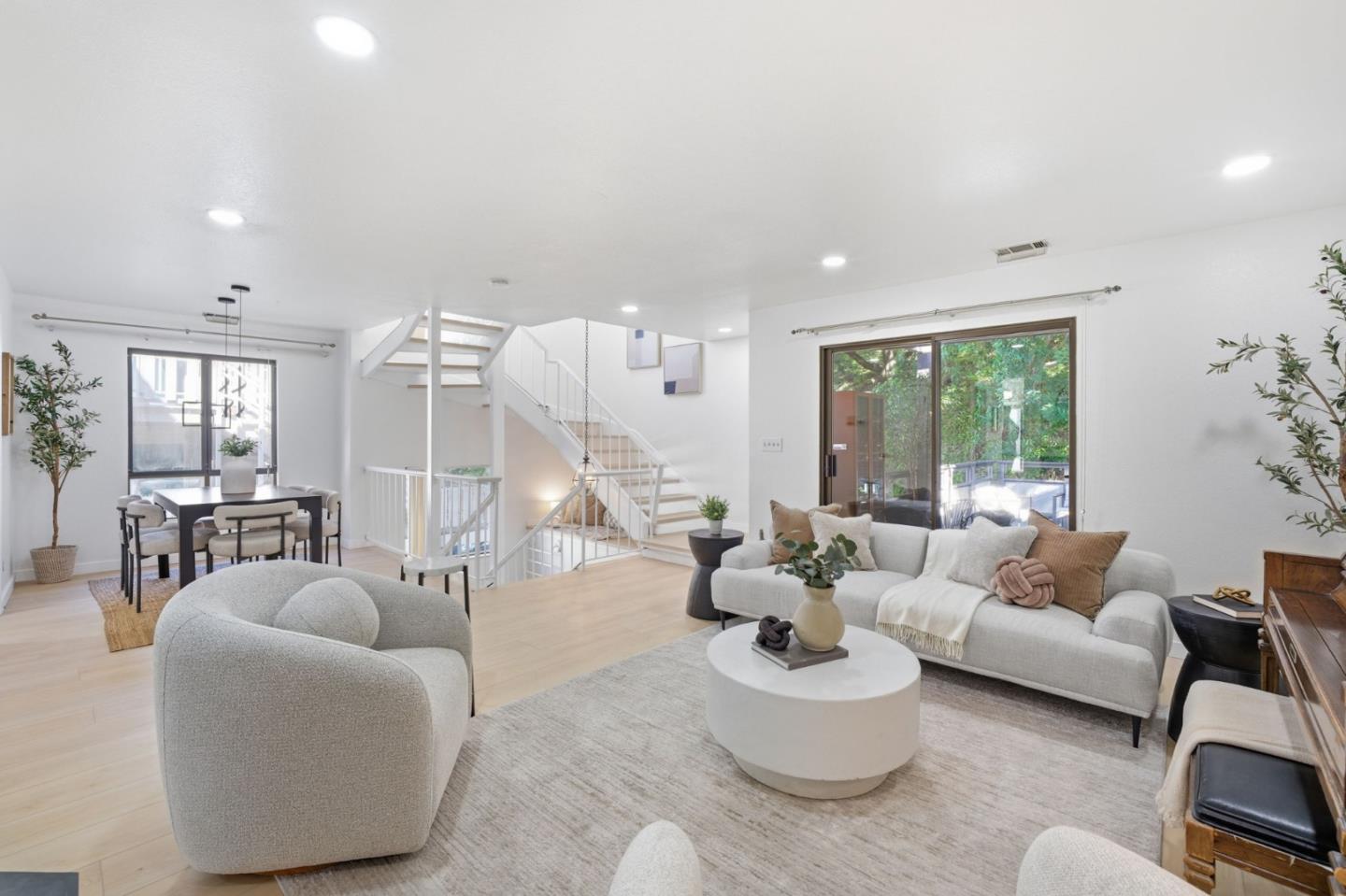 Detail Gallery Image 4 of 38 For 2411 Carlmont Dr #110,  Belmont,  CA 94002 - 3 Beds | 2/1 Baths