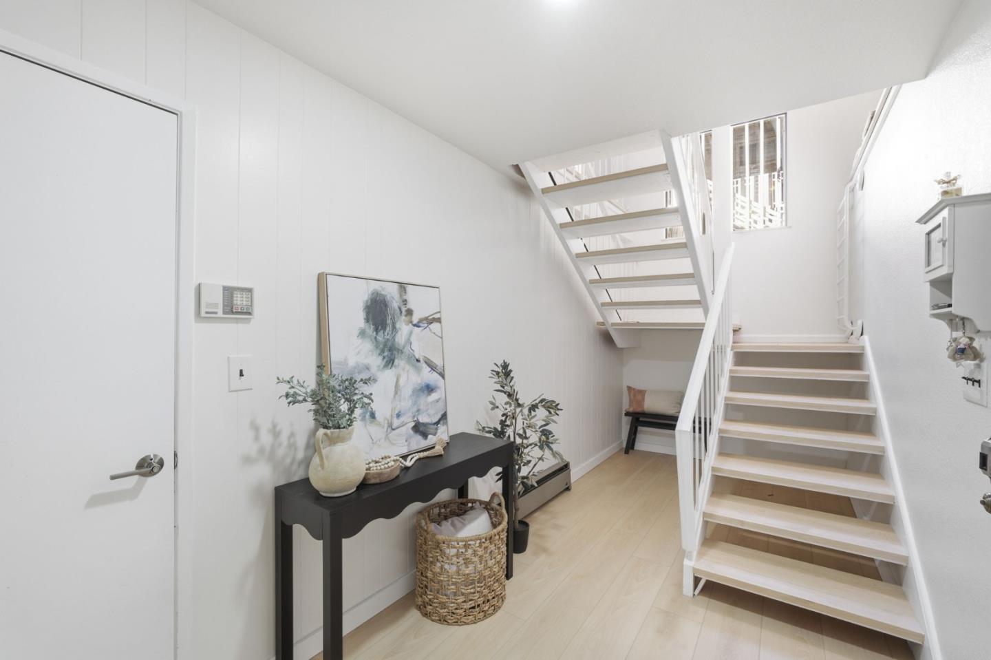 Detail Gallery Image 7 of 38 For 2411 Carlmont Dr #110,  Belmont,  CA 94002 - 3 Beds | 2/1 Baths