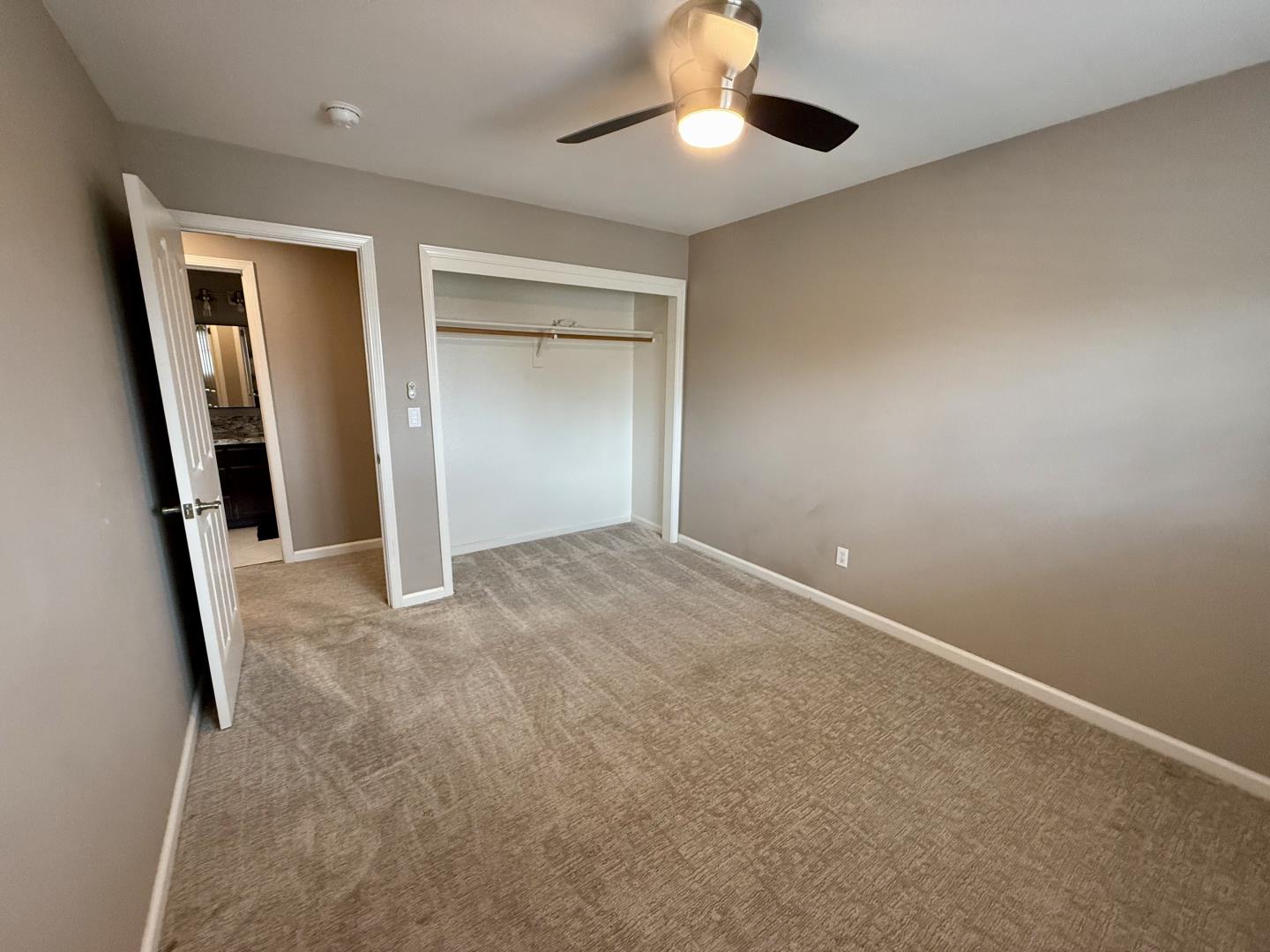 Detail Gallery Image 10 of 33 For 1701 Hemlock Ct, Hollister,  CA 95023 - 4 Beds | 2/1 Baths