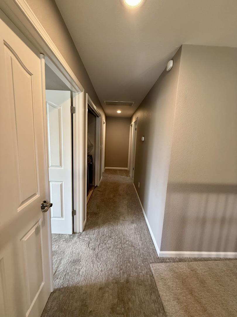 Detail Gallery Image 16 of 33 For 1701 Hemlock Ct, Hollister,  CA 95023 - 4 Beds | 2/1 Baths