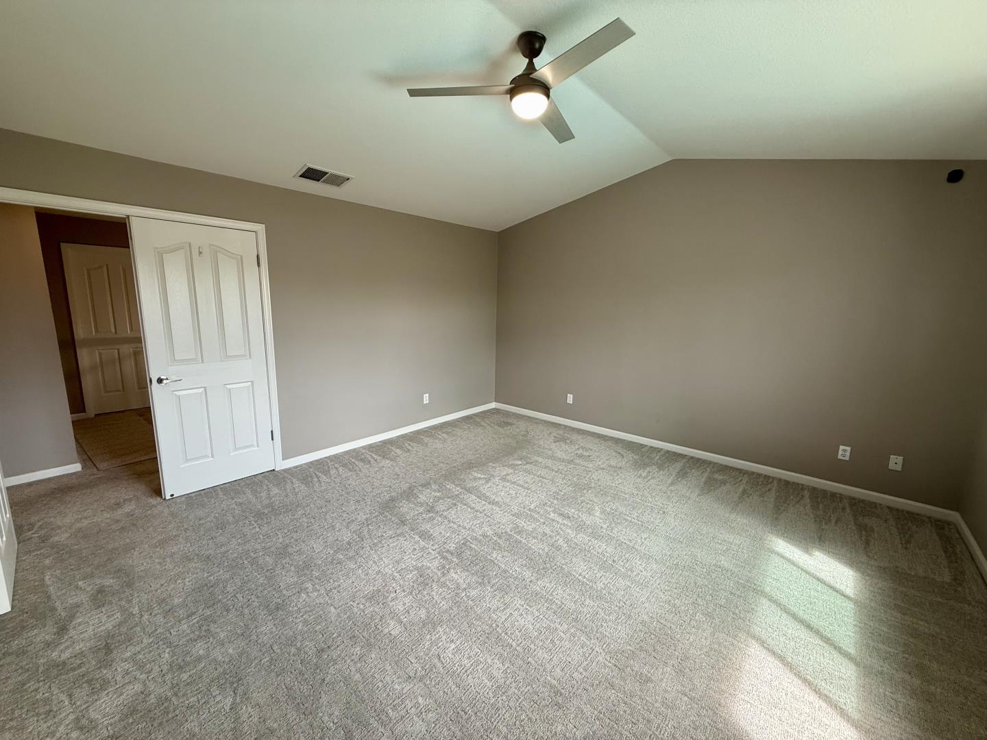 Detail Gallery Image 17 of 33 For 1701 Hemlock Ct, Hollister,  CA 95023 - 4 Beds | 2/1 Baths