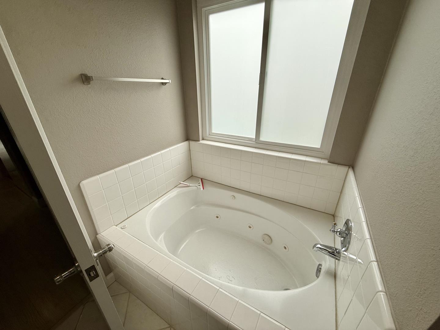 Detail Gallery Image 20 of 33 For 1701 Hemlock Ct, Hollister,  CA 95023 - 4 Beds | 2/1 Baths