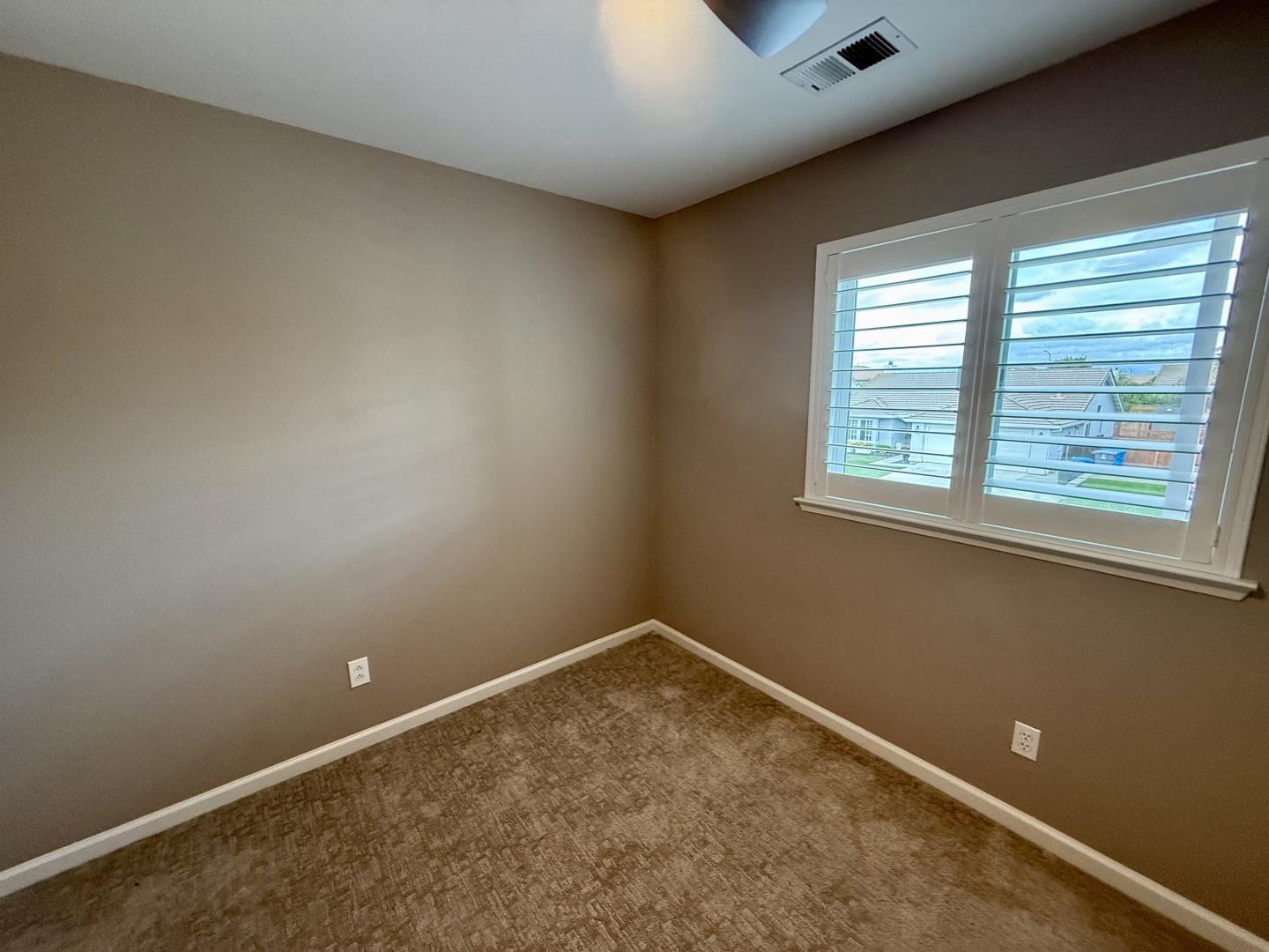 Detail Gallery Image 27 of 33 For 1701 Hemlock Ct, Hollister,  CA 95023 - 4 Beds | 2/1 Baths
