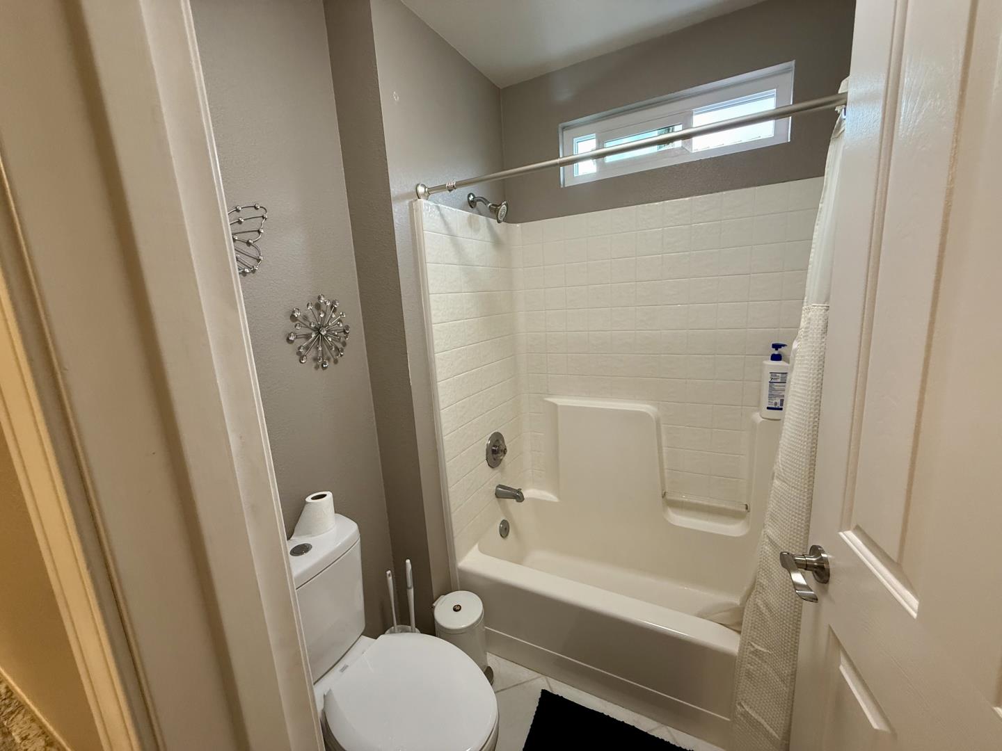 Detail Gallery Image 28 of 33 For 1701 Hemlock Ct, Hollister,  CA 95023 - 4 Beds | 2/1 Baths