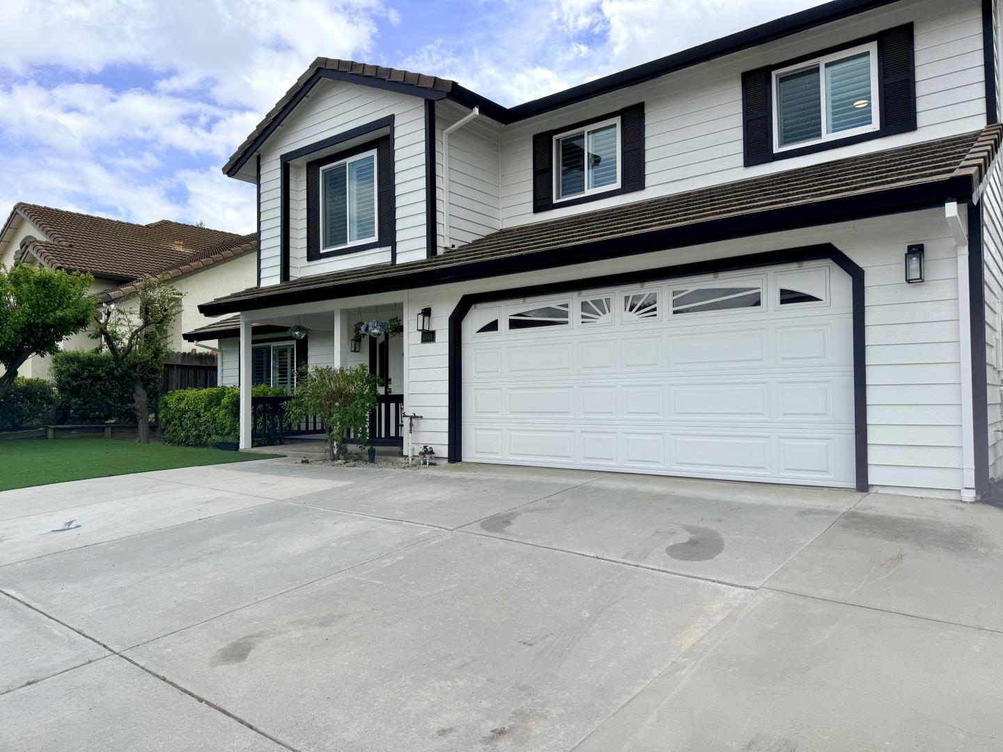 Detail Gallery Image 3 of 33 For 1701 Hemlock Ct, Hollister,  CA 95023 - 4 Beds | 2/1 Baths