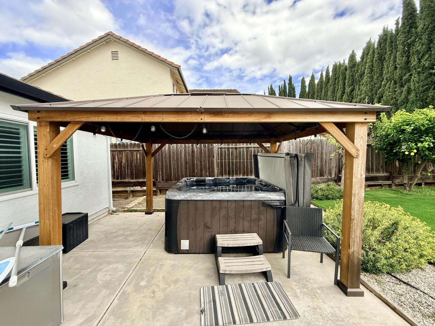 Detail Gallery Image 30 of 33 For 1701 Hemlock Ct, Hollister,  CA 95023 - 4 Beds | 2/1 Baths