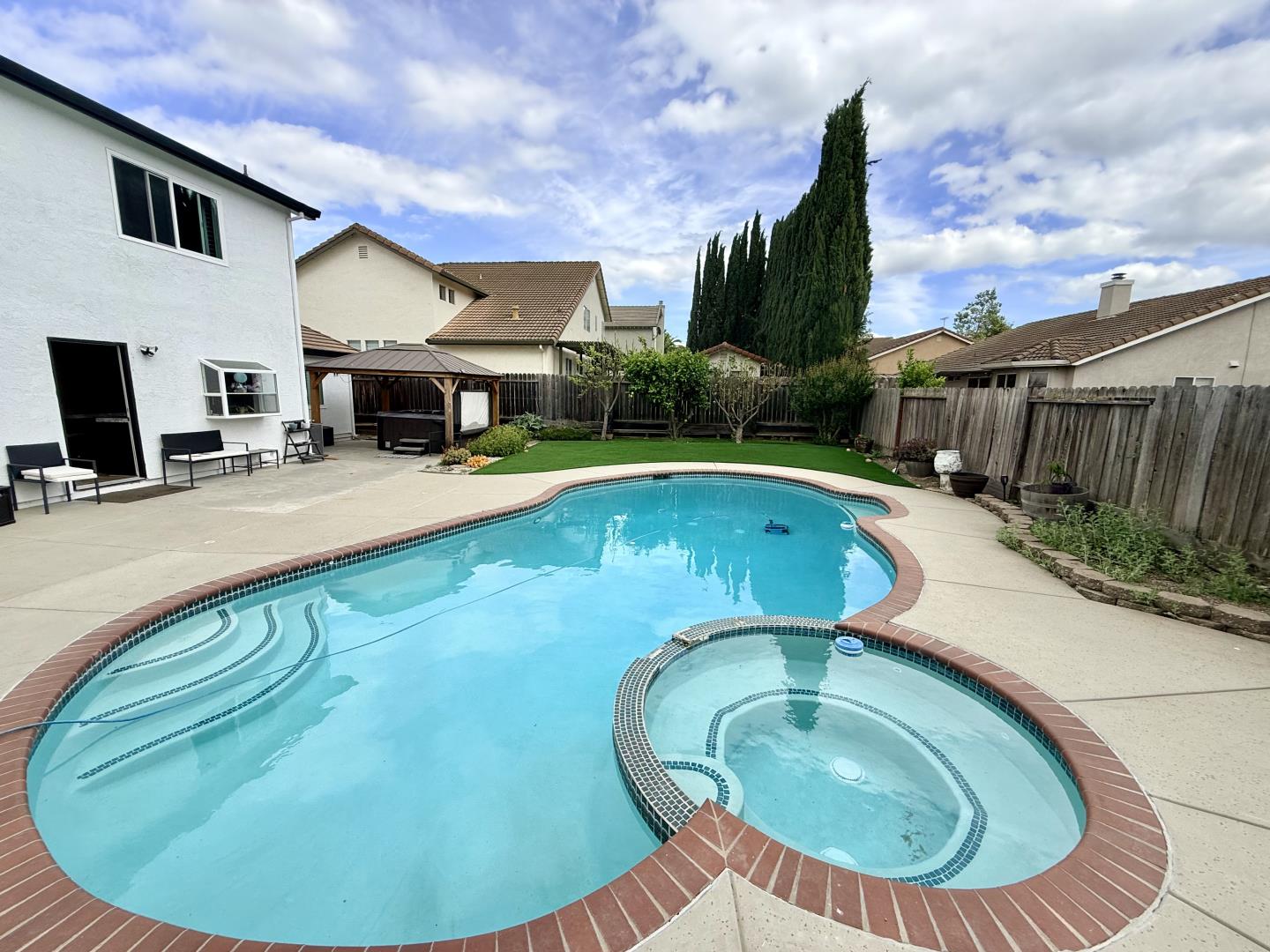 Detail Gallery Image 31 of 33 For 1701 Hemlock Ct, Hollister,  CA 95023 - 4 Beds | 2/1 Baths