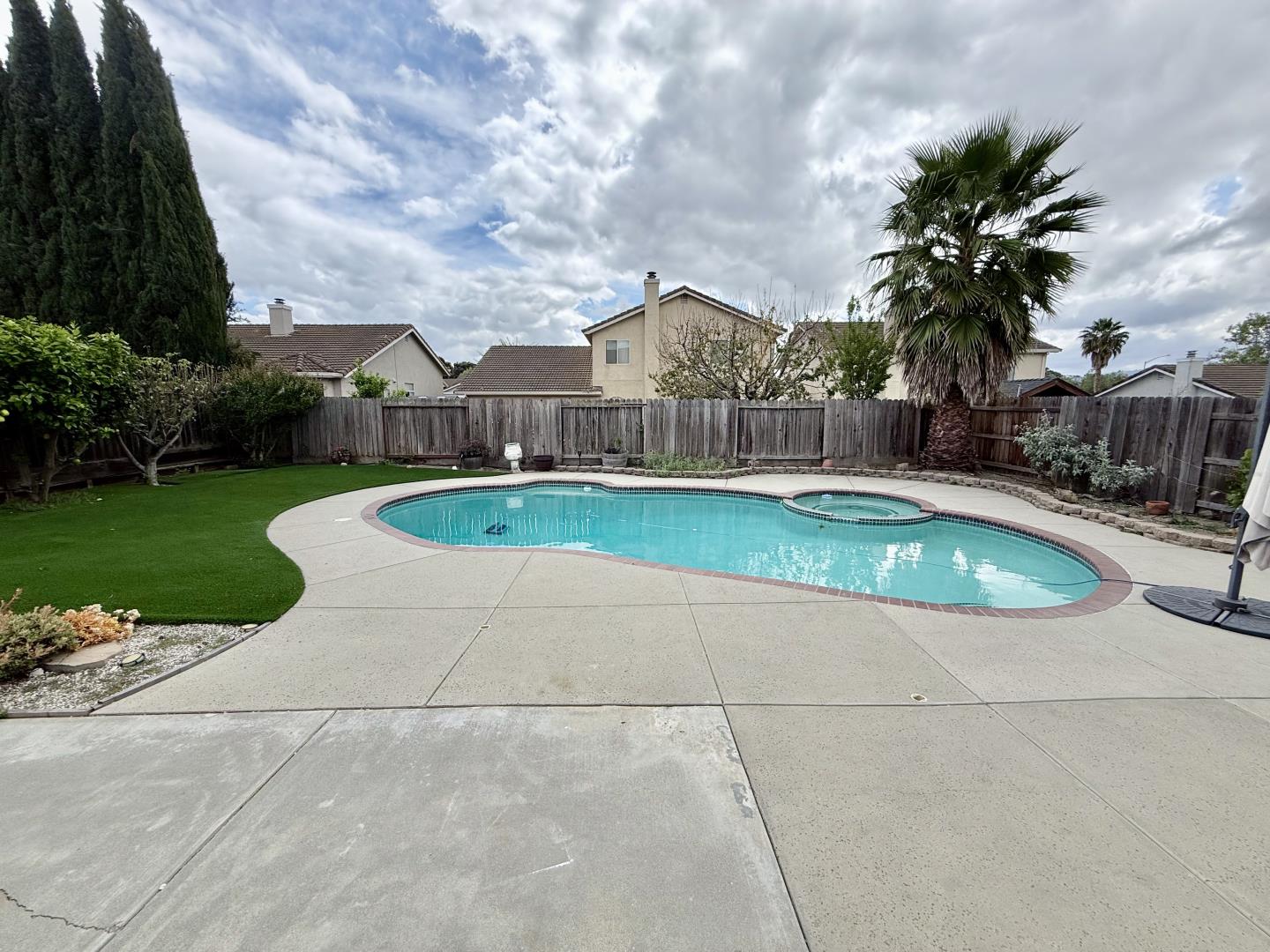 Detail Gallery Image 33 of 33 For 1701 Hemlock Ct, Hollister,  CA 95023 - 4 Beds | 2/1 Baths