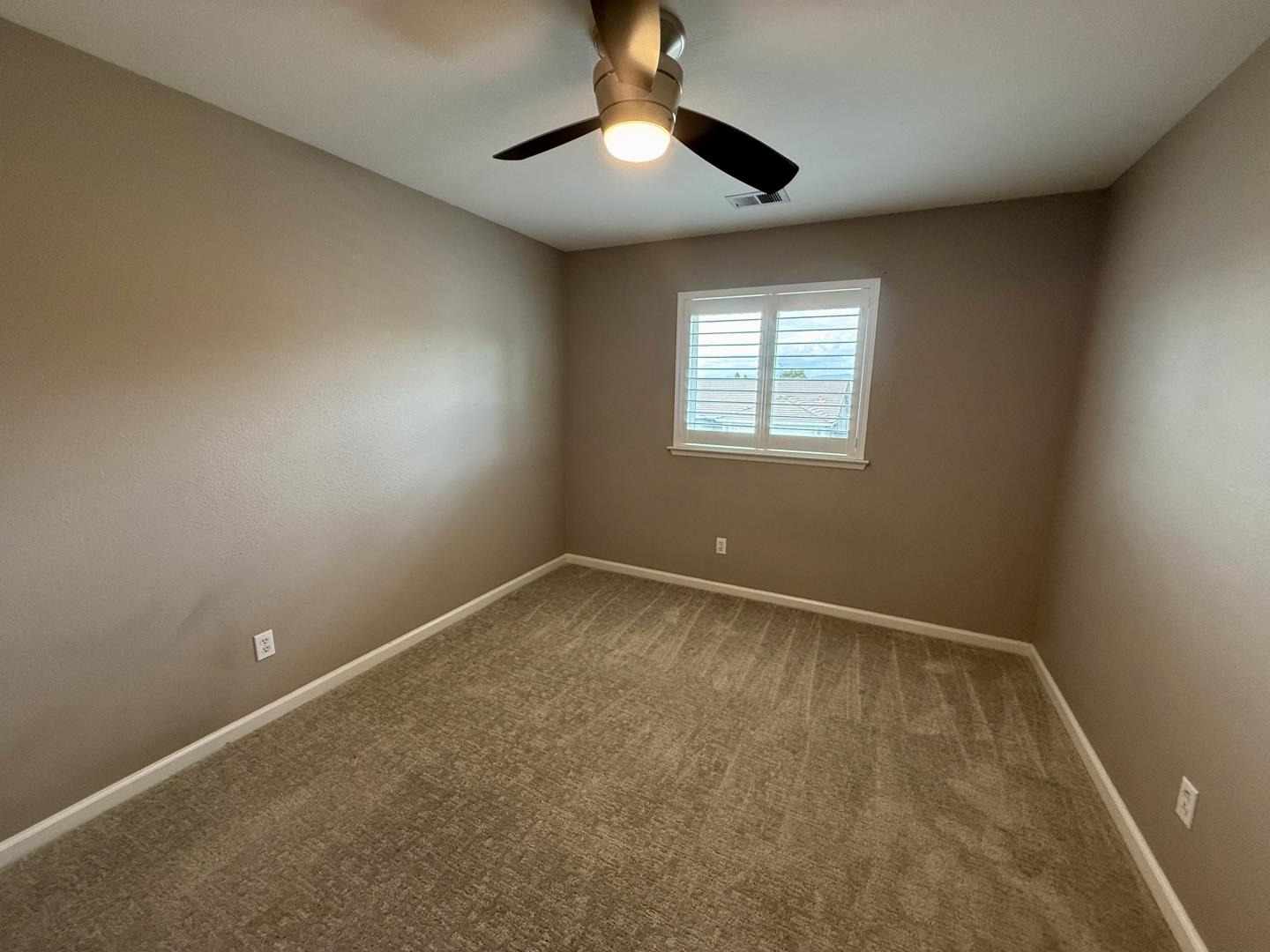 Detail Gallery Image 9 of 33 For 1701 Hemlock Ct, Hollister,  CA 95023 - 4 Beds | 2/1 Baths