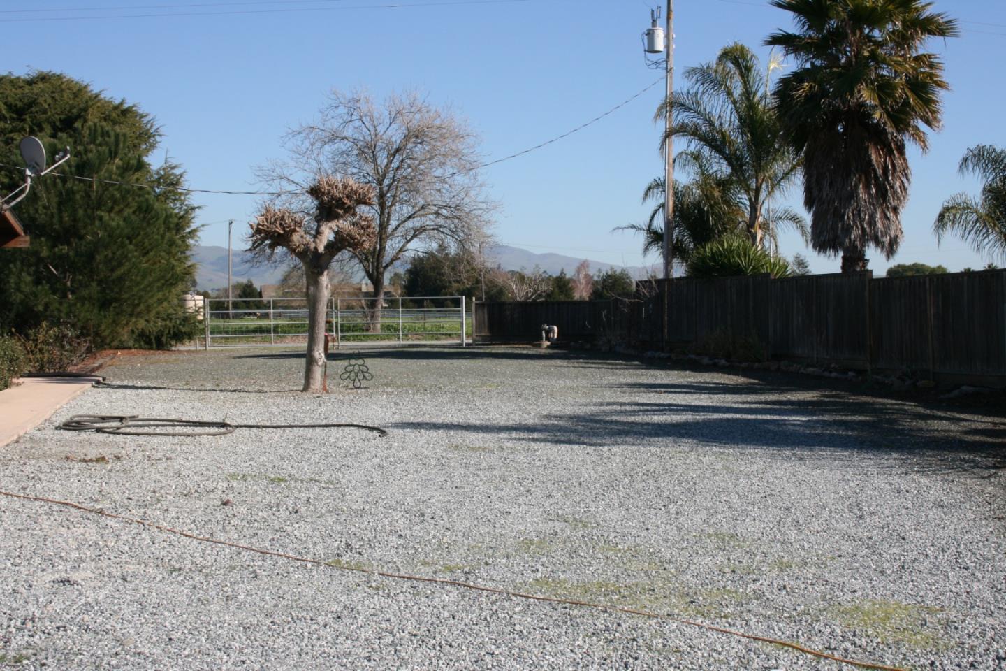 Detail Gallery Image 16 of 39 For 1738 H Santa Ana #H,  Hollister,  CA 95023 - 3 Beds | 2 Baths